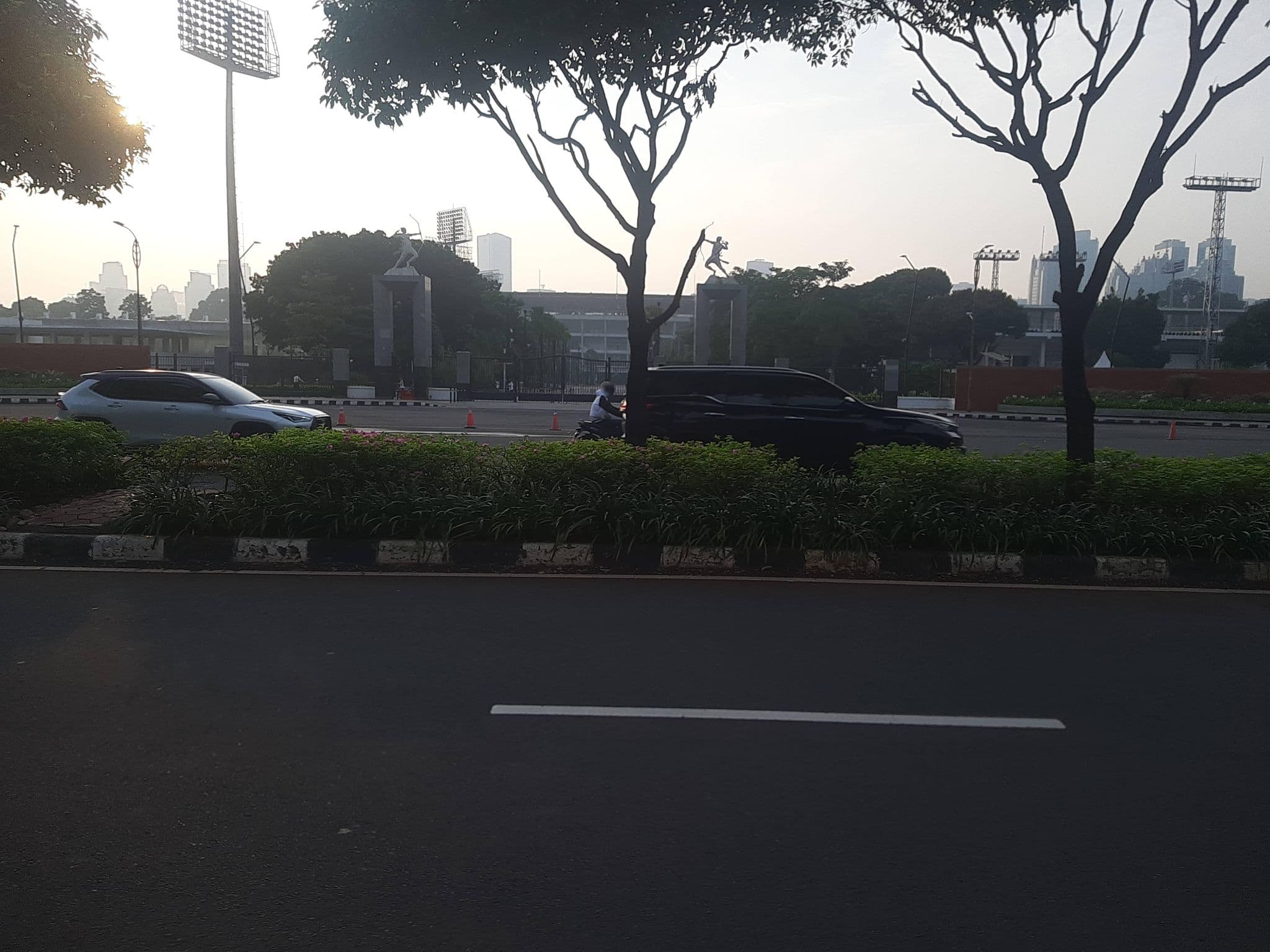 Street view near "Hotel Mulia @Senayan-Jakarta", Jakarta — © FenyMufyd (CC BY-SA · Mapillary)