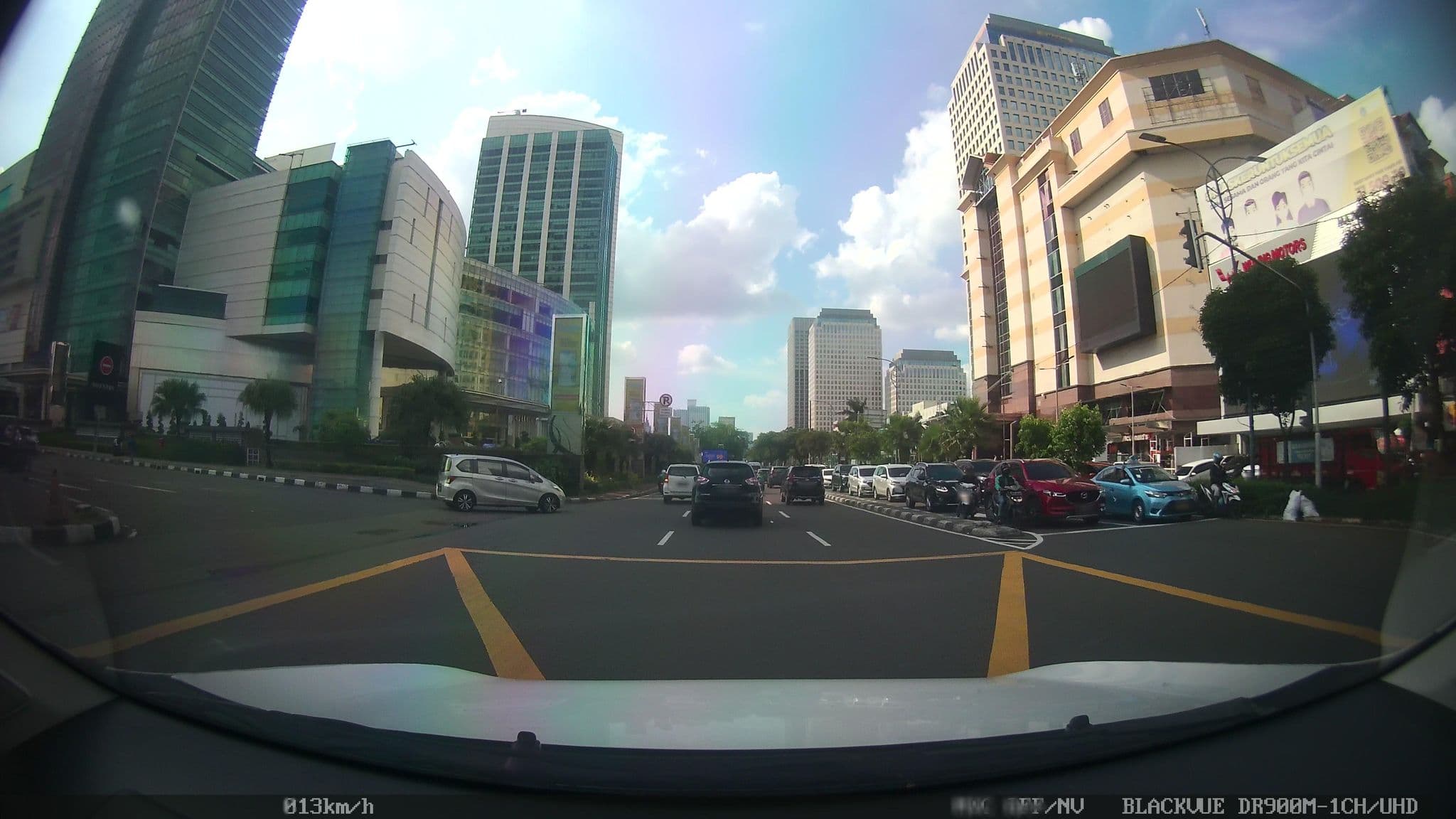 Street view near Omah Dasar Hotel, Jakarta — © kaart_2 (CC BY-SA · Mapillary)