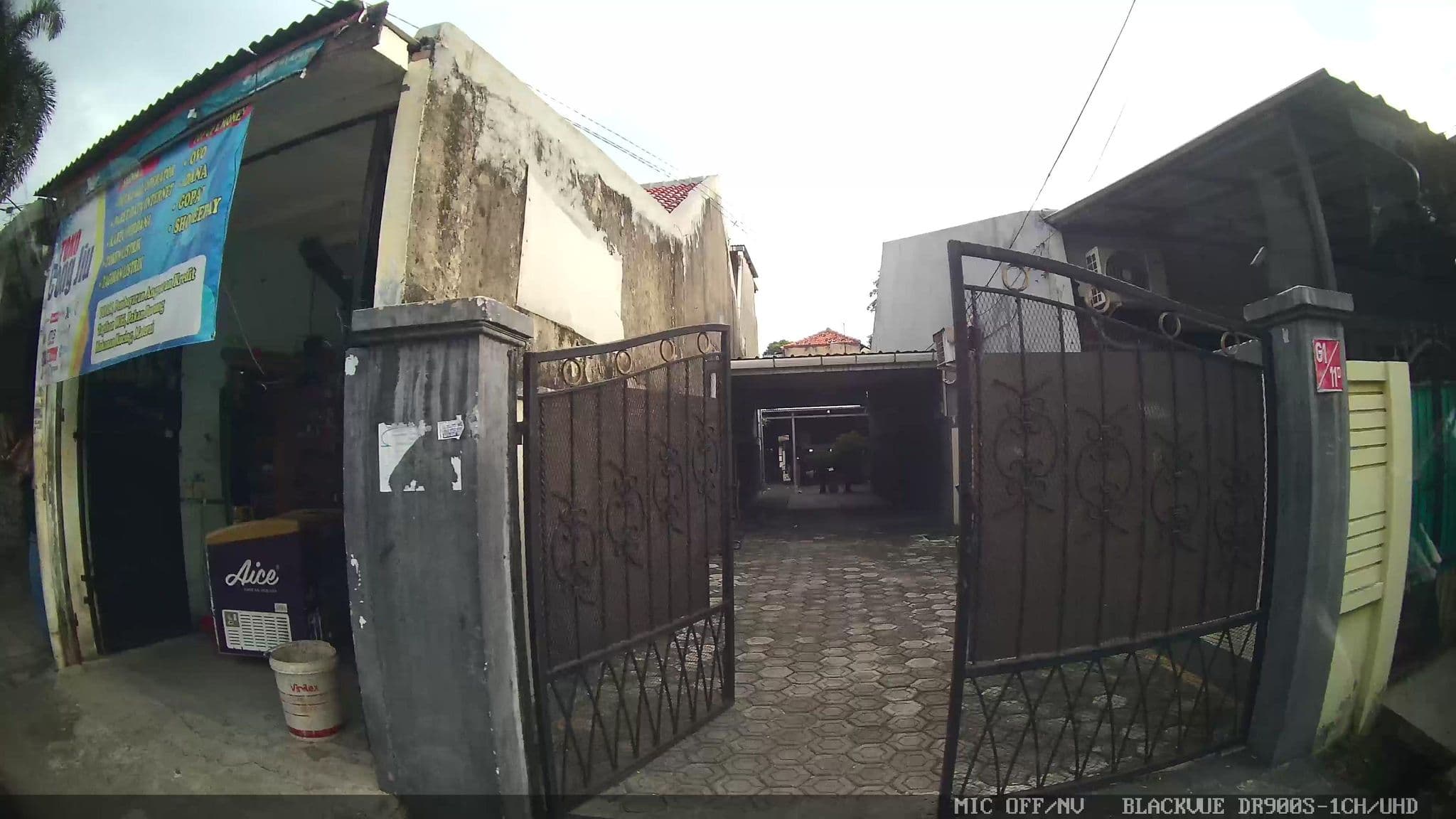 Street view near Griya Zahira, Jakarta — © Kaart---LEFT (CC BY-SA · Mapillary)