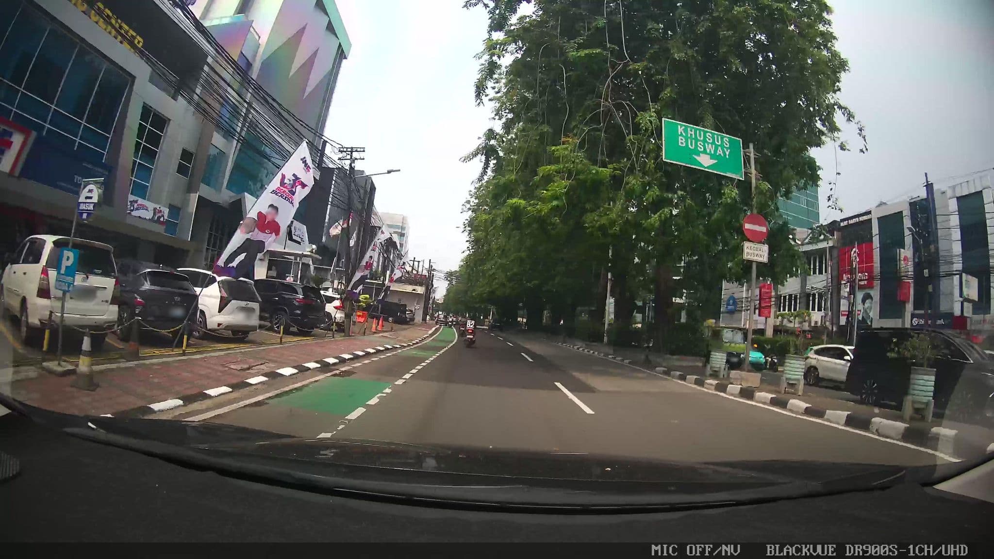 Street view near Raywhite Tomang, Jakarta — © Kaart---FRONT (CC BY-SA · Mapillary)