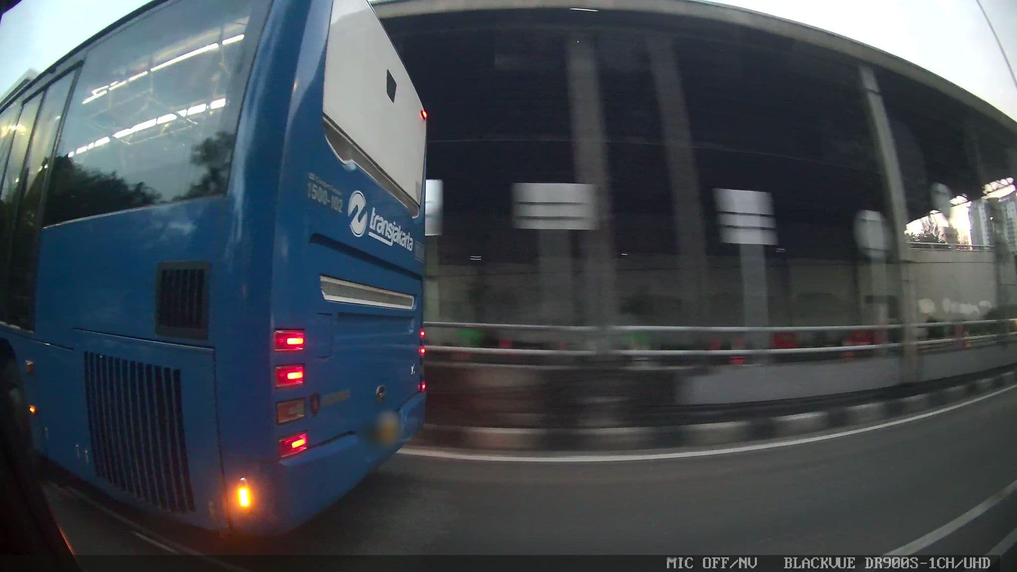 Street view near Ruang P1 Hotel Menara Peninsula, Jakarta — © Kaart---RIGHT (CC BY-SA · Mapillary)