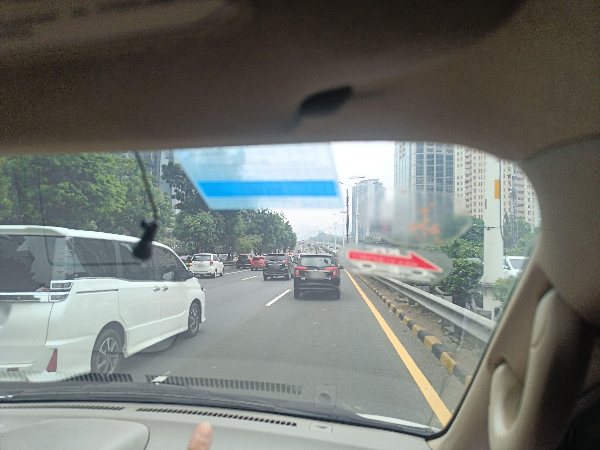 Street view near TWIN Plaza, Jakarta — © hen0ch (CC BY-SA · Mapillary)