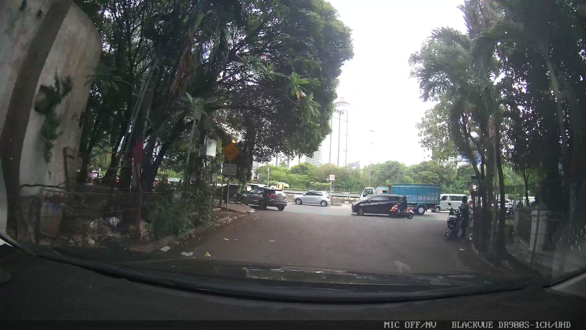 Street view near Hotel Novotel Pangkalpinang, Jakarta — © Kaart---FRONT (CC BY-SA · Mapillary)