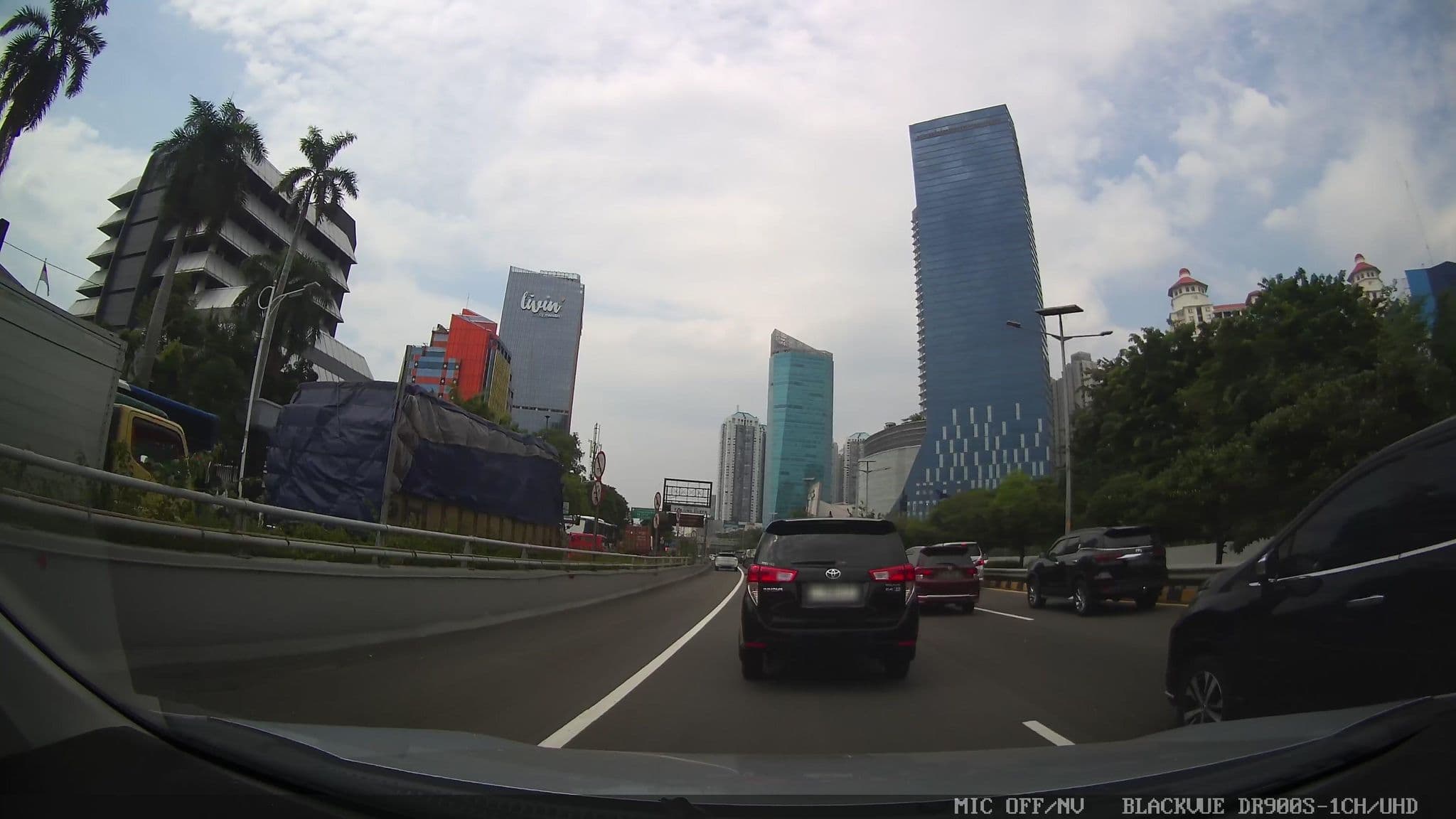 Street view near Grand Tropic Suite's Hotel Resto, Jakarta — © kaart_360 (CC BY-SA · Mapillary)