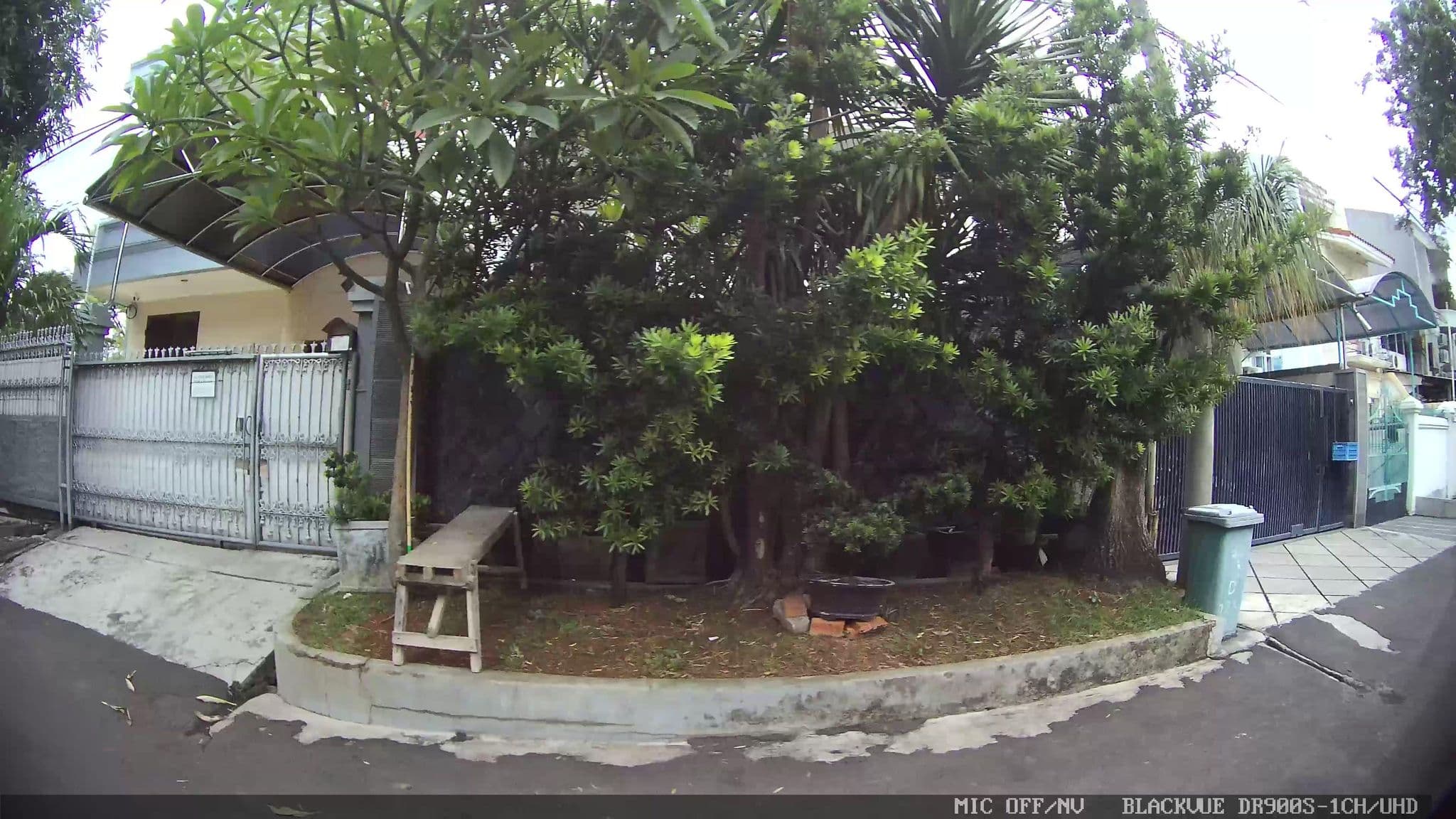 Street view near Hotel Patra Jasa, Jakarta — © Kaart---LEFT (CC BY-SA · Mapillary)