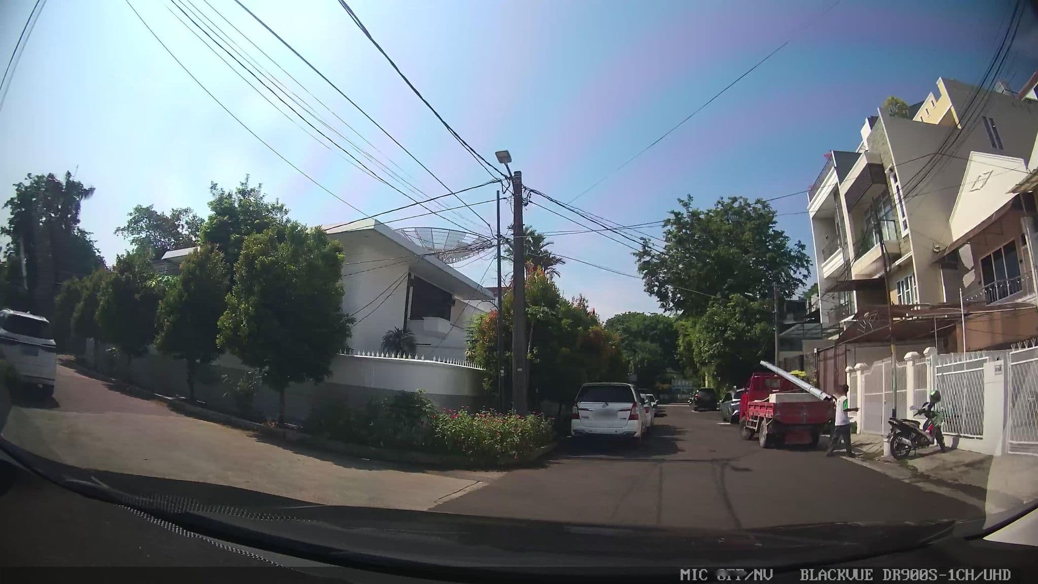 Street view near Golden Sky Condotel, Jakarta — © Kaart---FRONT (CC BY-SA · Mapillary)