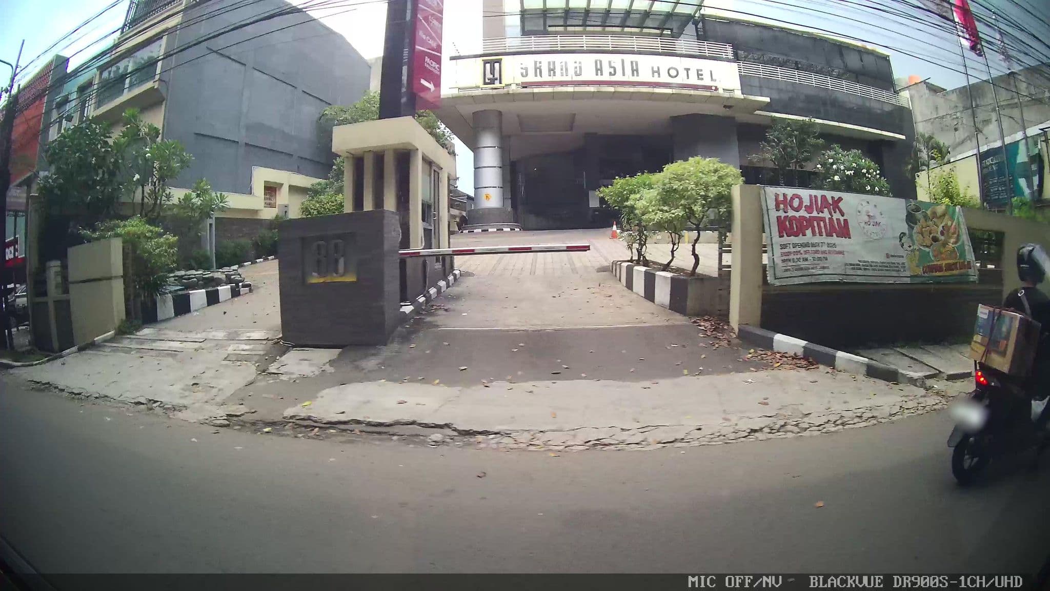 Street view near grand Asia hotel, Jakarta — © Kaart---LEFT (CC BY-SA · Mapillary)