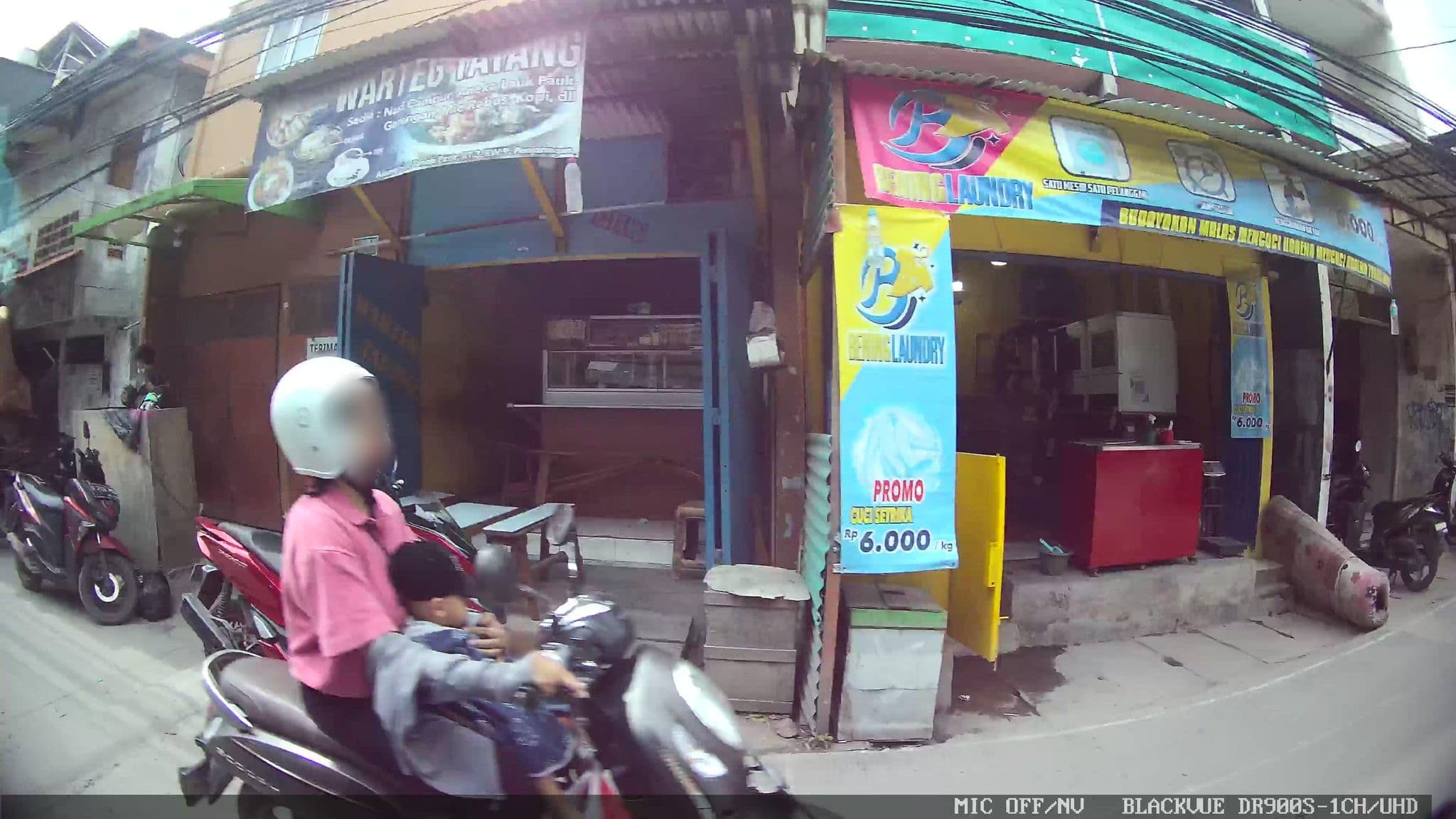 Street view near Jelita Parahyangan, Jakarta — © Kaart---RIGHT (CC BY-SA · Mapillary)