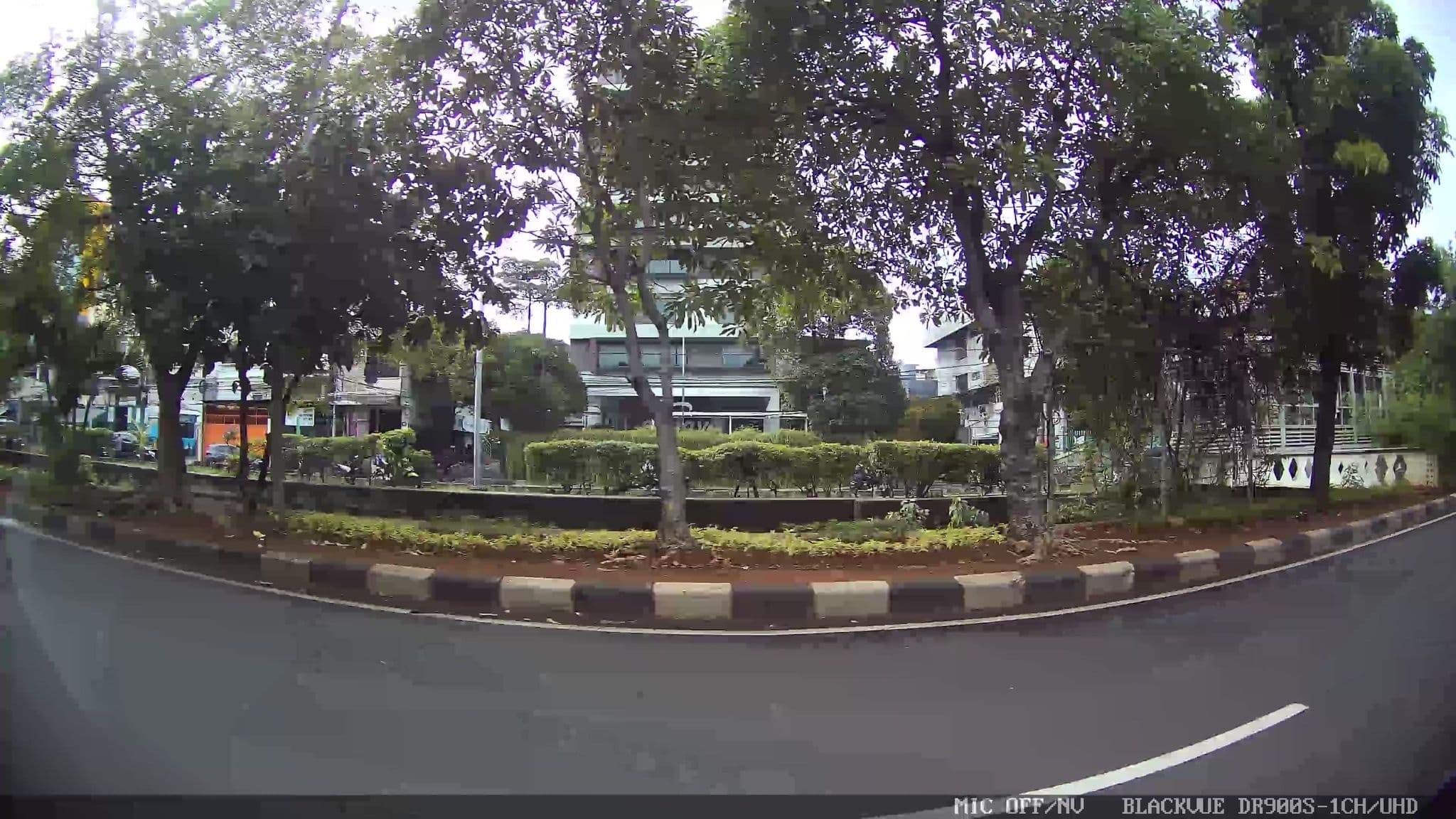 Street view near World Hotel, Jakarta — © Kaart---RIGHT (CC BY-SA · Mapillary)