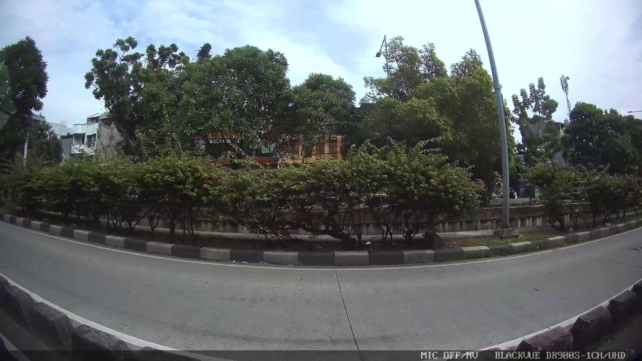 Street view near Jatra Hotel, Jakarta — © Kaart---RIGHT (CC BY-SA · Mapillary)