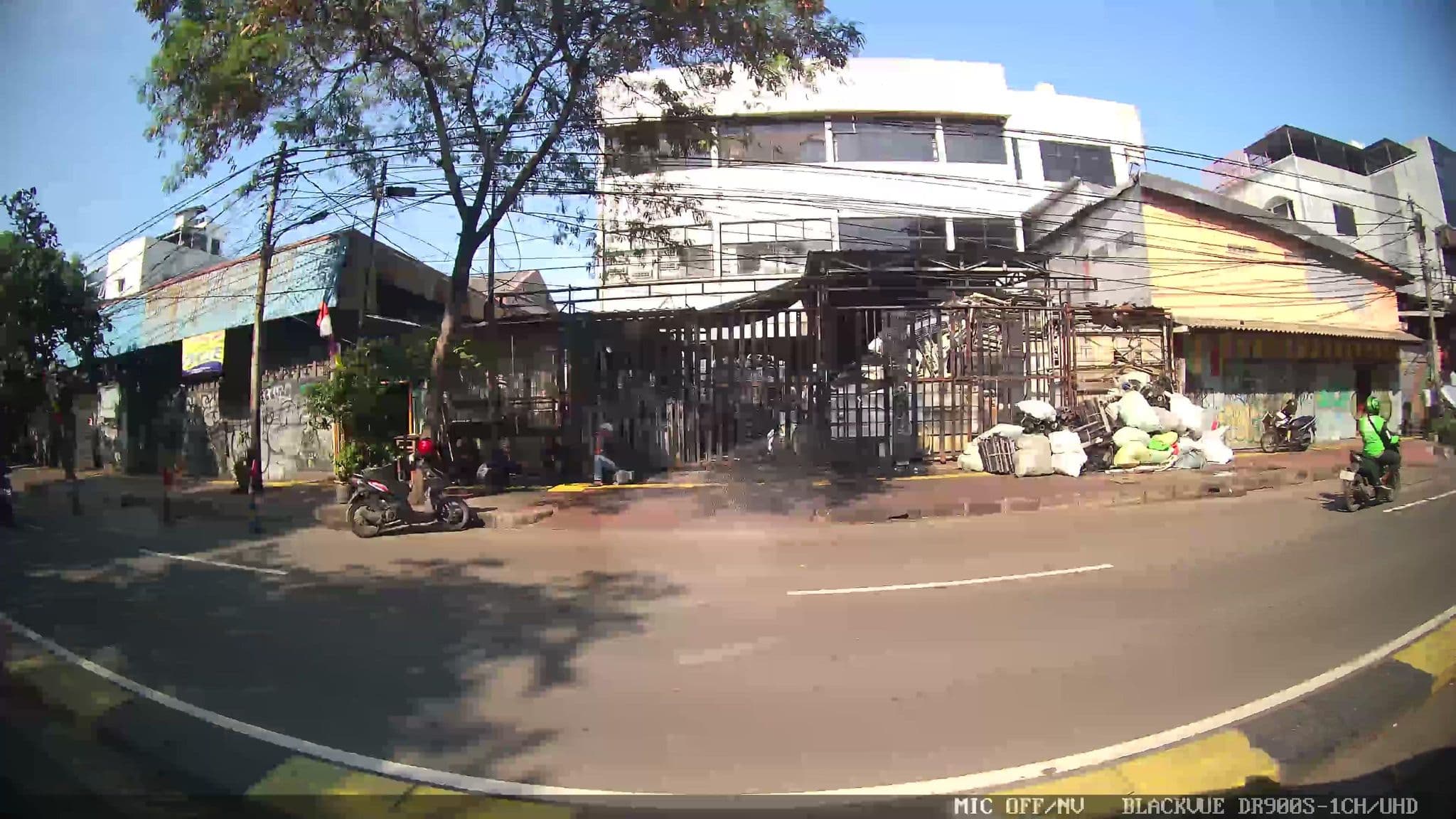 Street view near Hotel Novotel surabaya, Jakarta — © Kaart---LEFT (CC BY-SA · Mapillary)