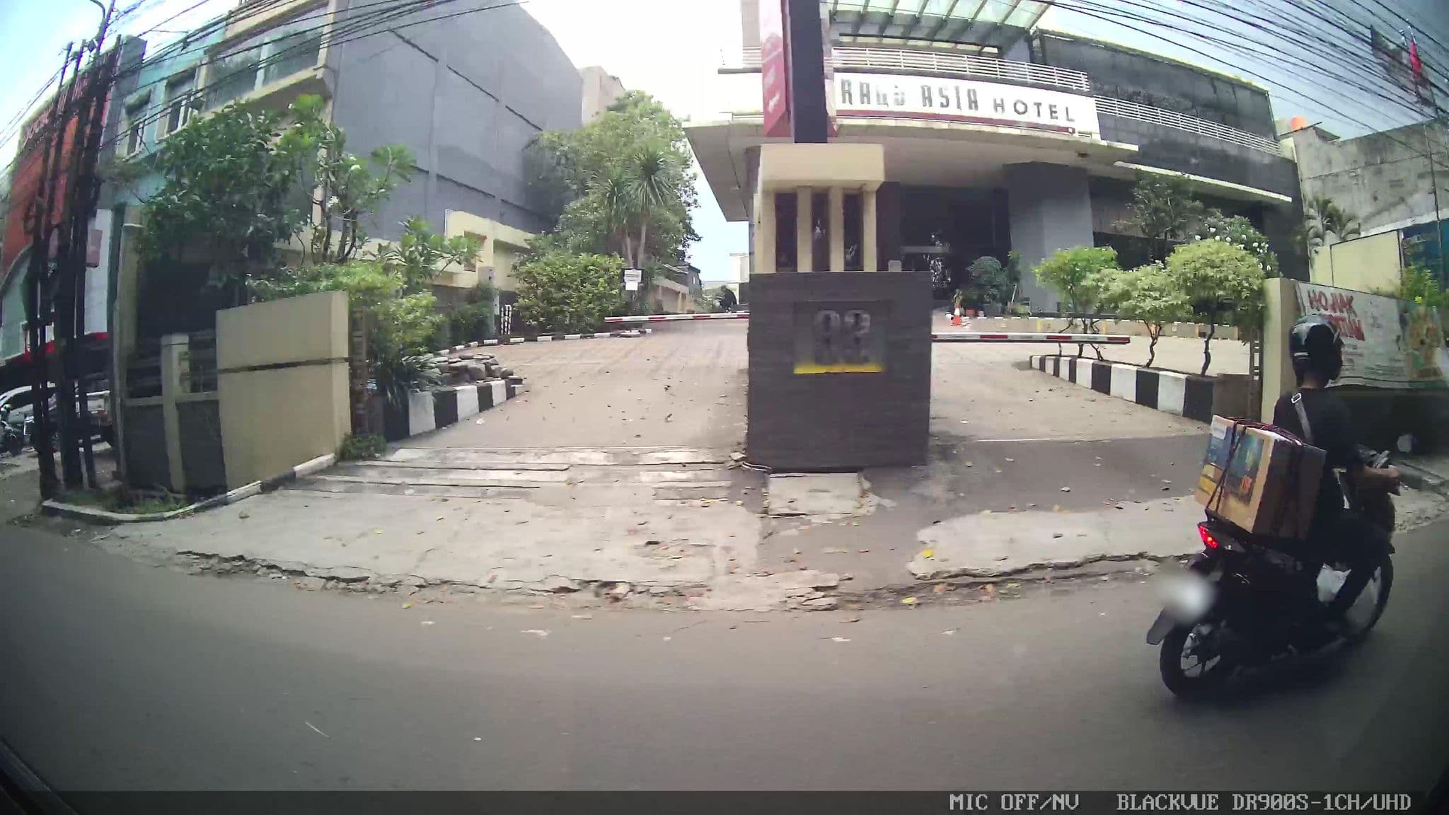 Street view near Airy Tambora Bandengan Selatan 88 Jakarta, Jakarta — © Kaart---LEFT (CC BY-SA · Mapillary)