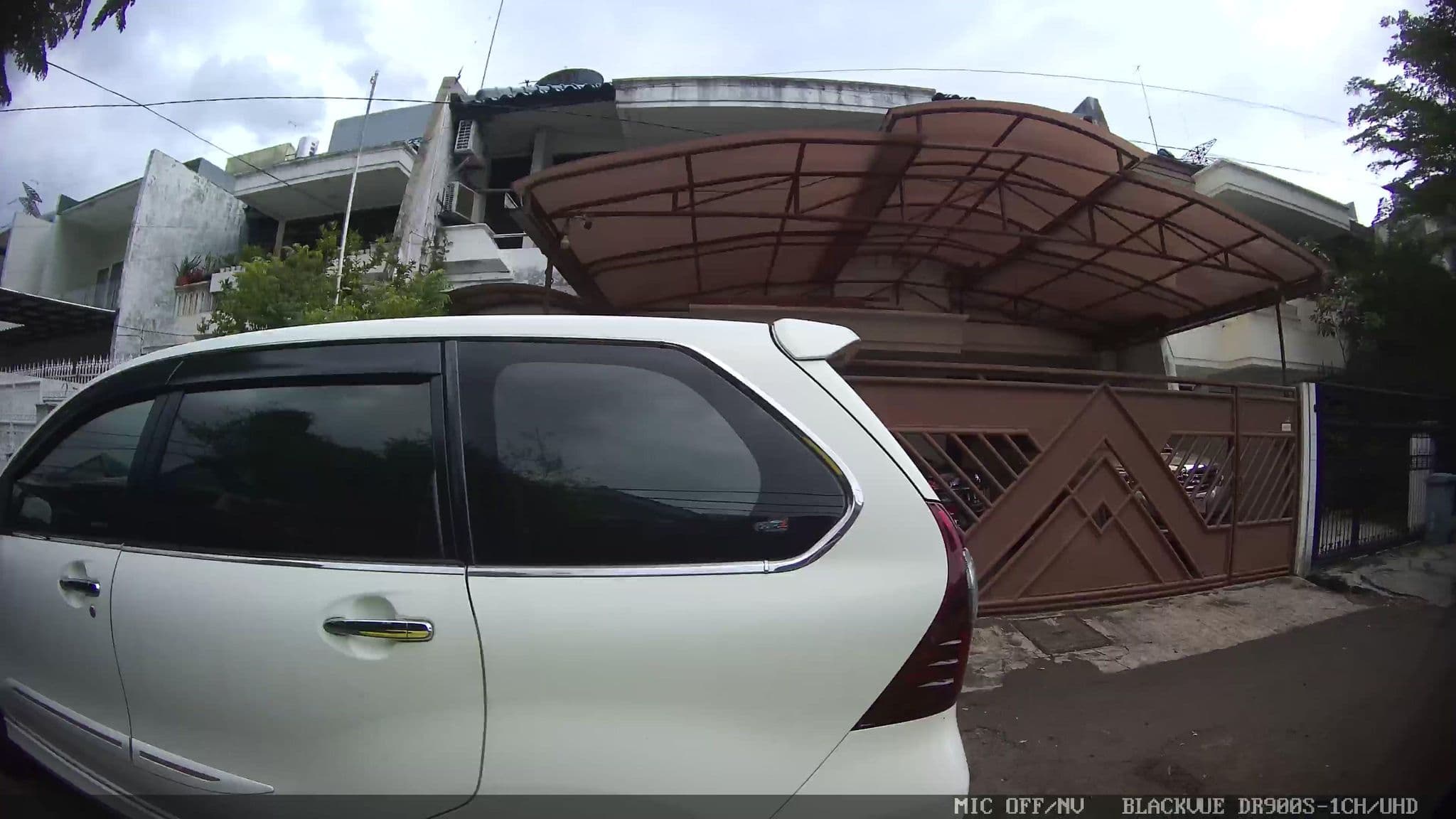 Street view near Holiday Inn Express Jakarta Pluit Citygate, Jakarta — © Kaart---LEFT (CC BY-SA · Mapillary)