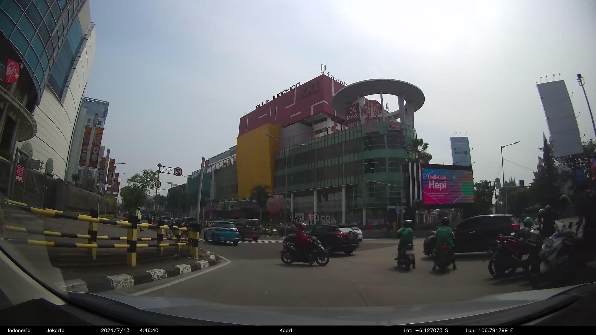 Street view near Grand hatika hotel, Jakarta — © kaart_1 (CC BY-SA · Mapillary)