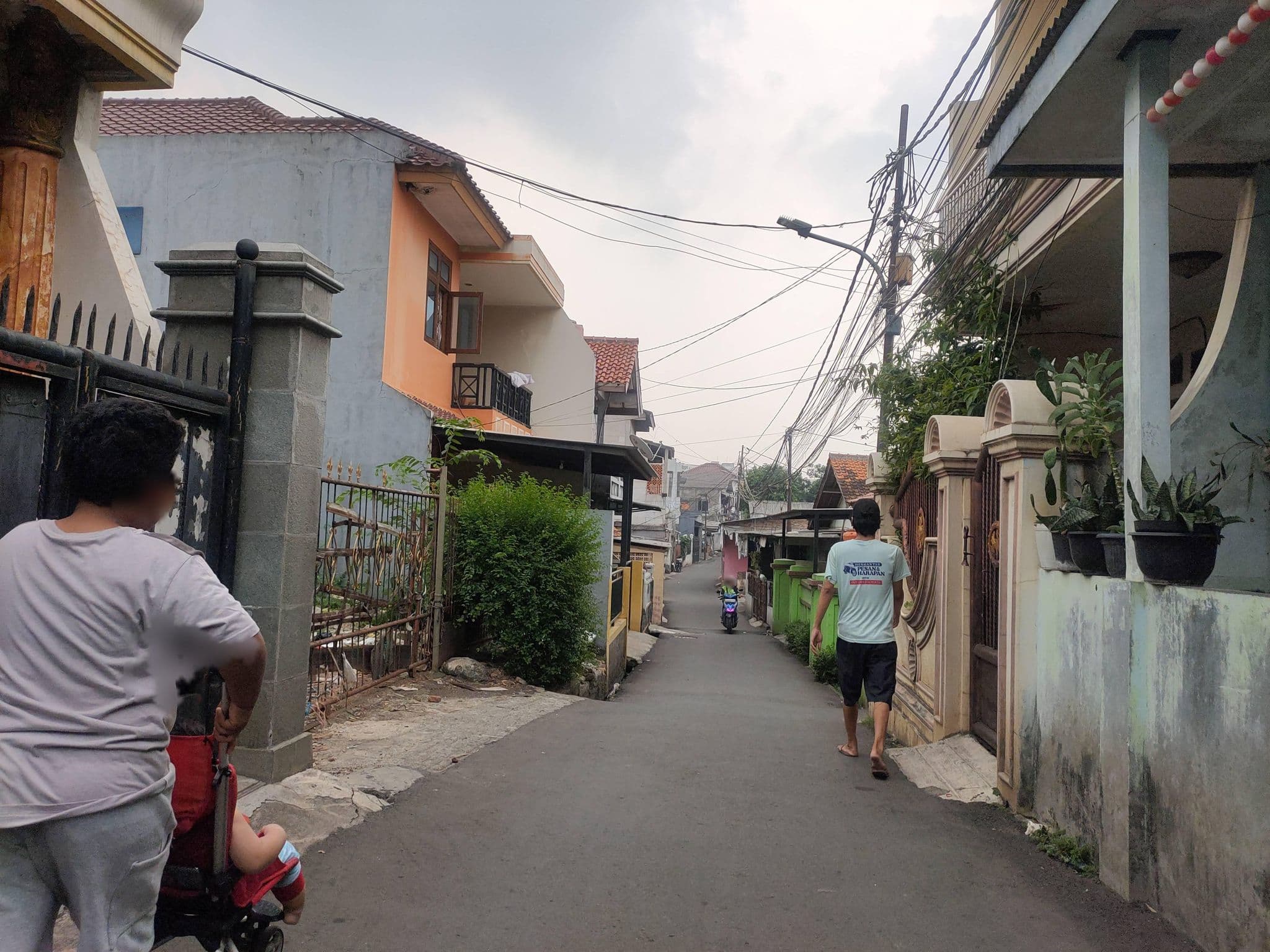 Street view near Diataskasurdibawahselimut, Depok — © Kaart_Local (CC BY-SA · Mapillary)