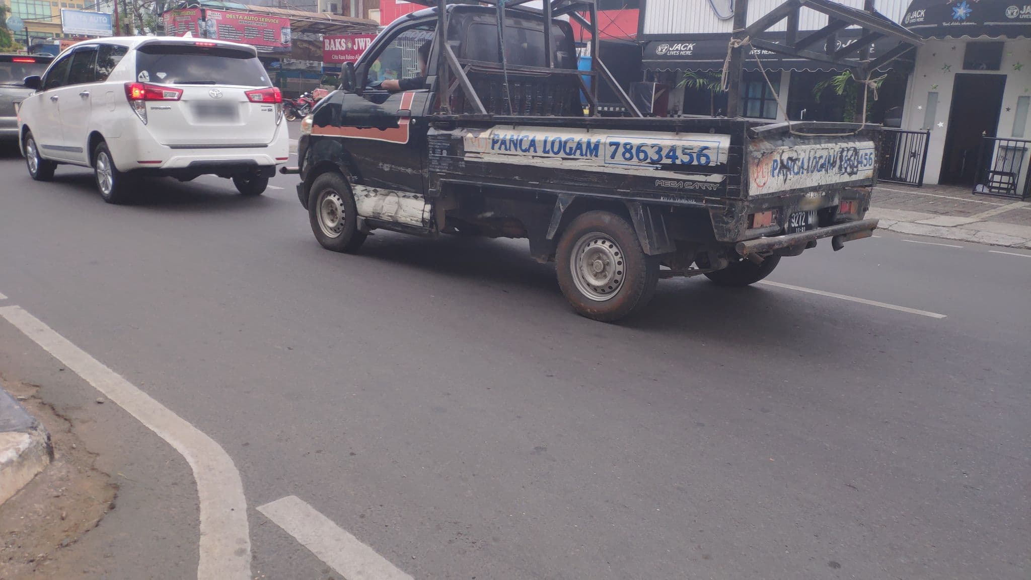 Street view near Hotel Horison Bogor, Jakarta — © dedi (CC BY-SA · Mapillary)