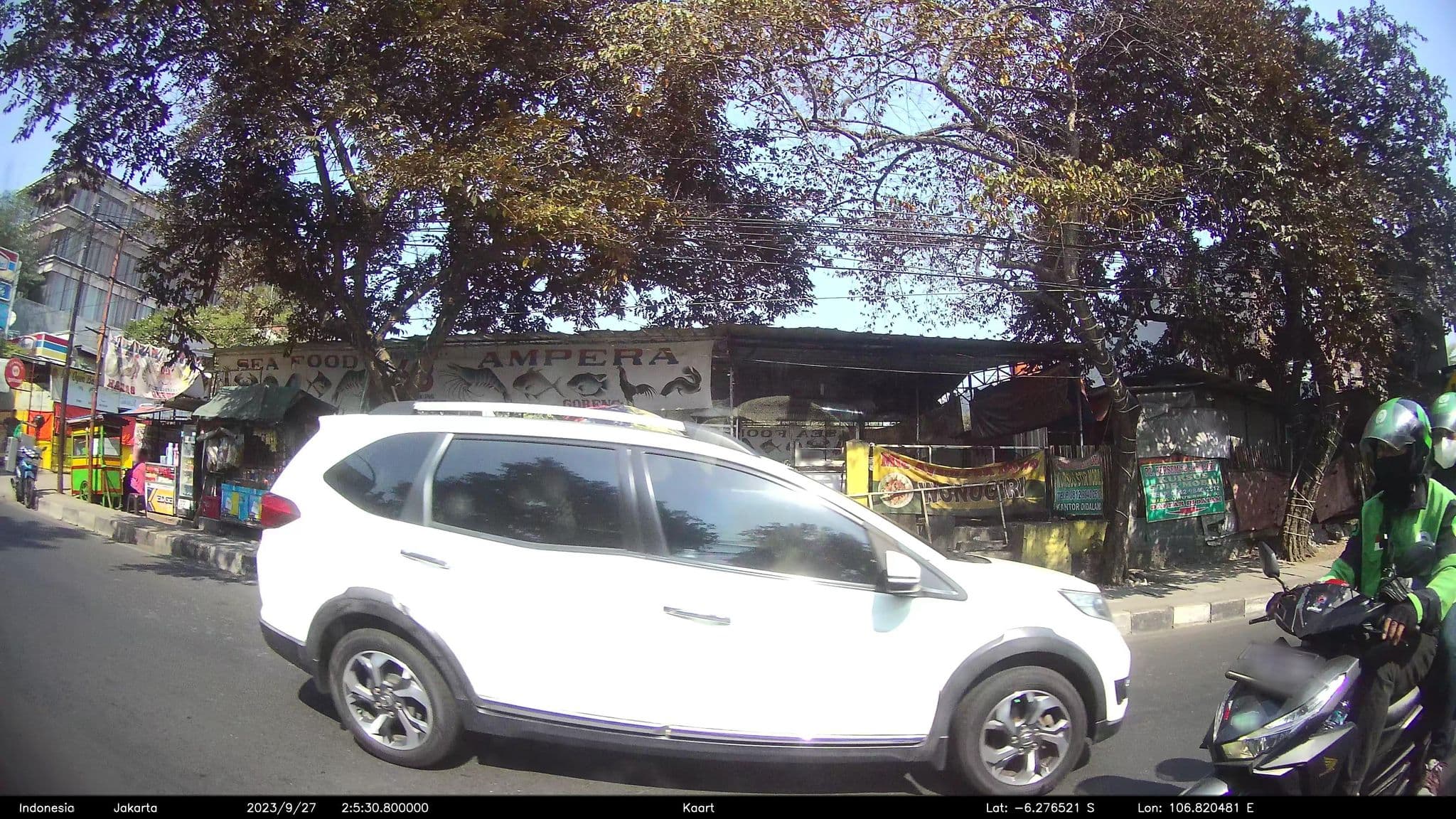 Street view near Room 714 Hotel Borobudur, Jakarta — © kaart_2 (CC BY-SA · Mapillary)