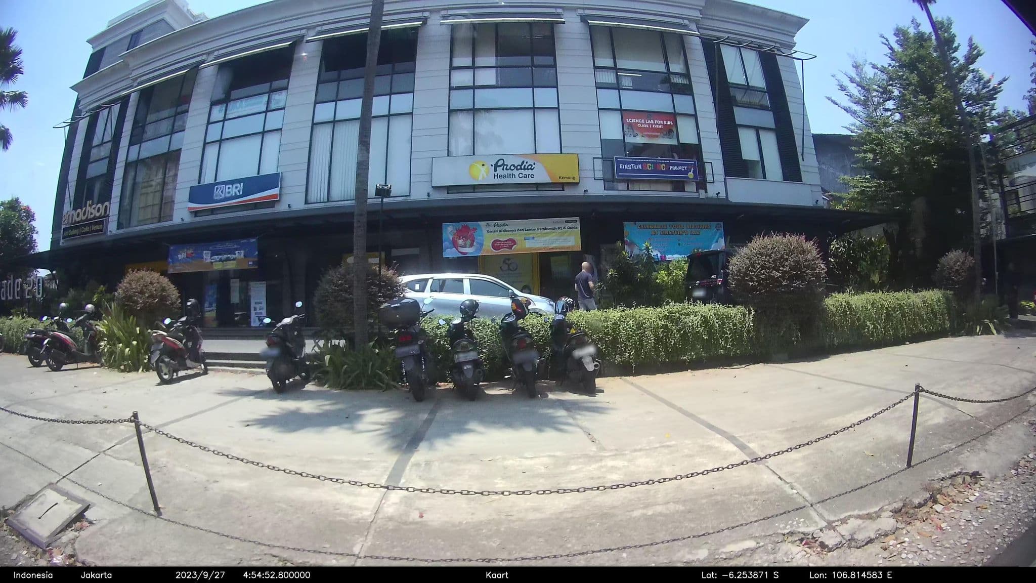 Street view near Kuretakeso, Jakarta — © kaart_2 (CC BY-SA · Mapillary)
