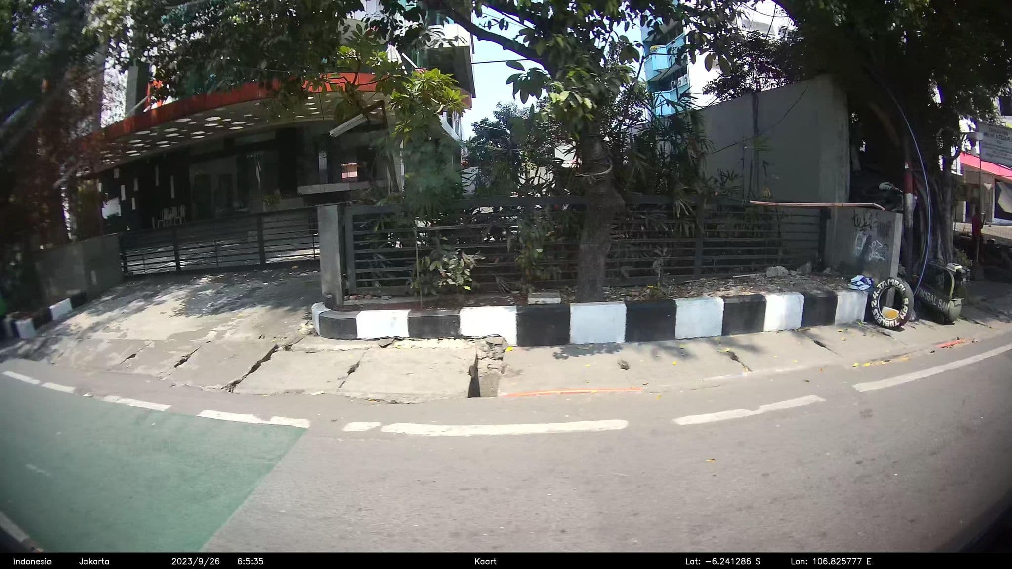 Street view near Hotel Maharadja room 903, Jakarta — © kaart5 (CC BY-SA · Mapillary)