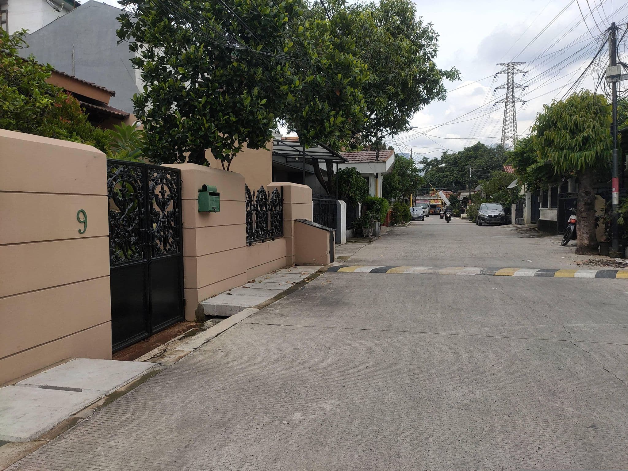 Street view near iStanza Privata, Jakarta — © Kaart_Local (CC BY-SA · Mapillary)
