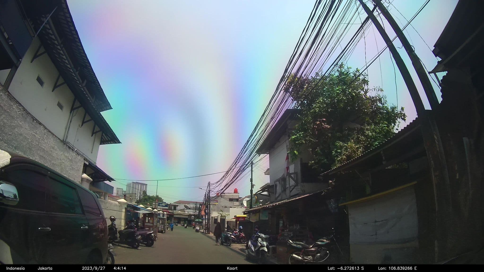 Street view near Be's Pavillion, Jakarta — © kaart_2 (CC BY-SA · Mapillary)