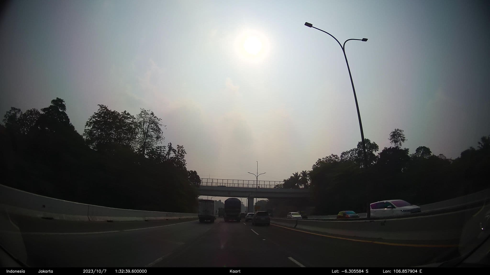 Street view near Ahadiat hotel & bungalow, Jakarta — © kaart_2 (CC BY-SA · Mapillary)