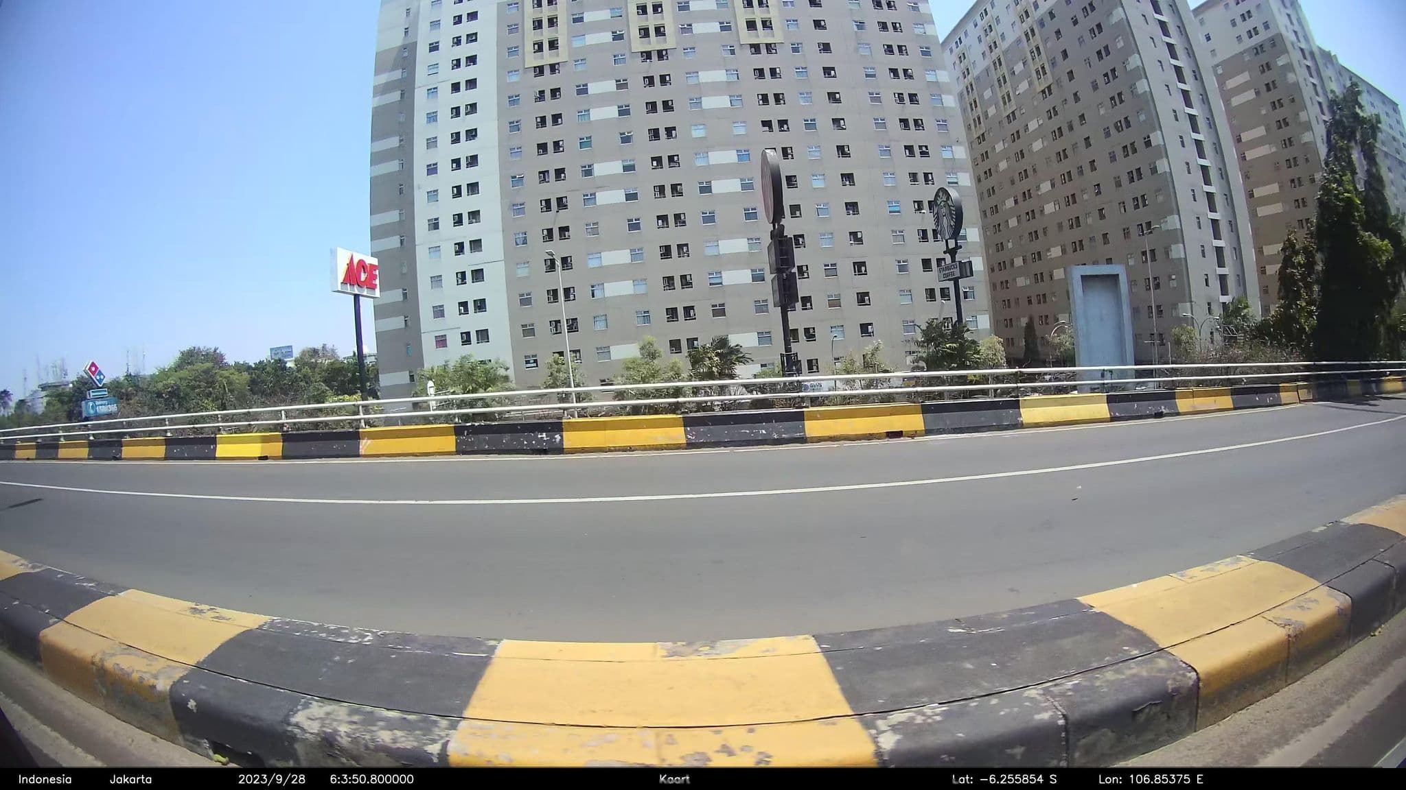 Street view near Alila hotel, Jakarta — © kaart_2 (CC BY-SA · Mapillary)
