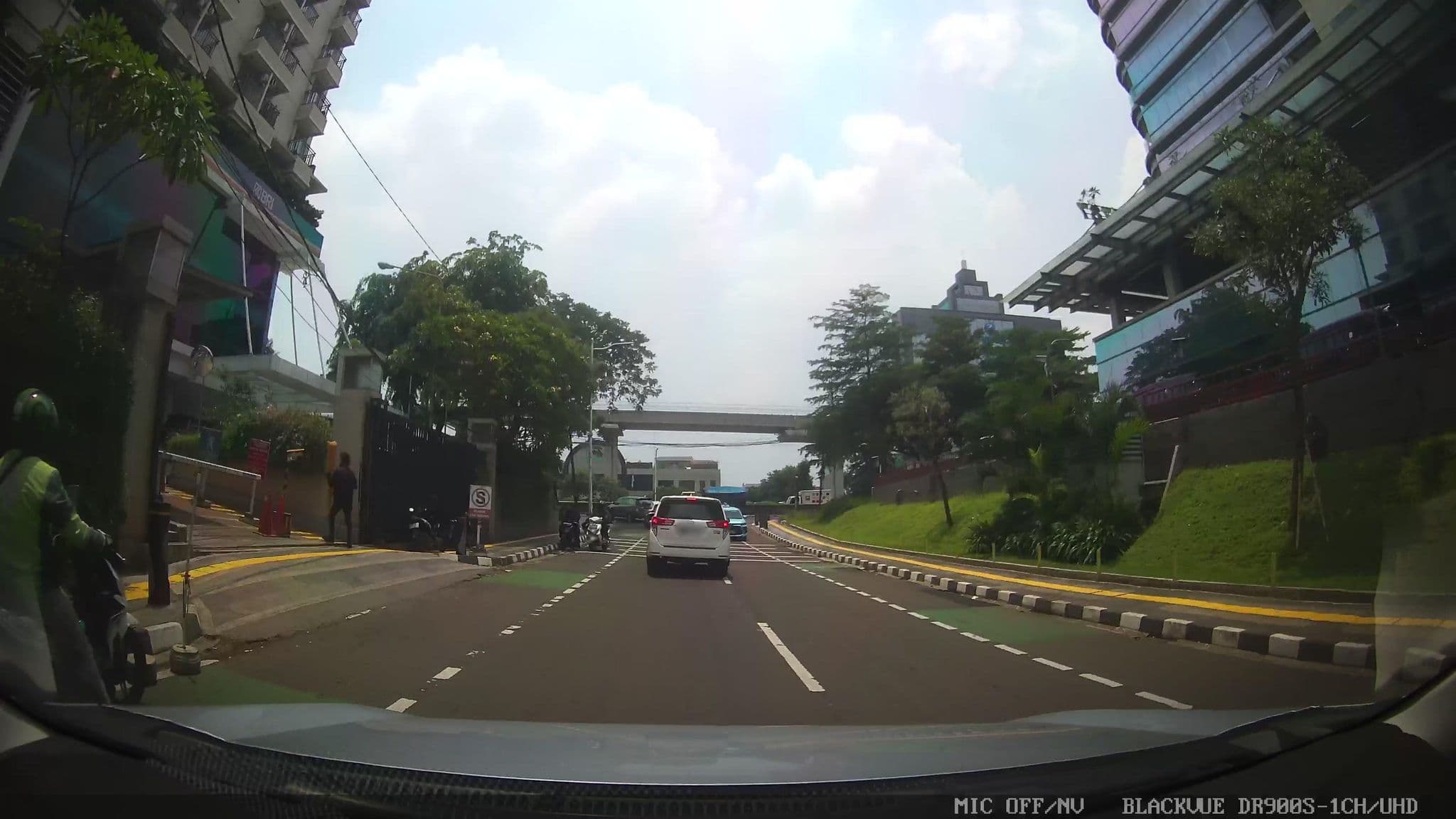 Street view near Nemuru Grand Suites, Jakarta — © Kaart---FRONT (CC BY-SA · Mapillary)