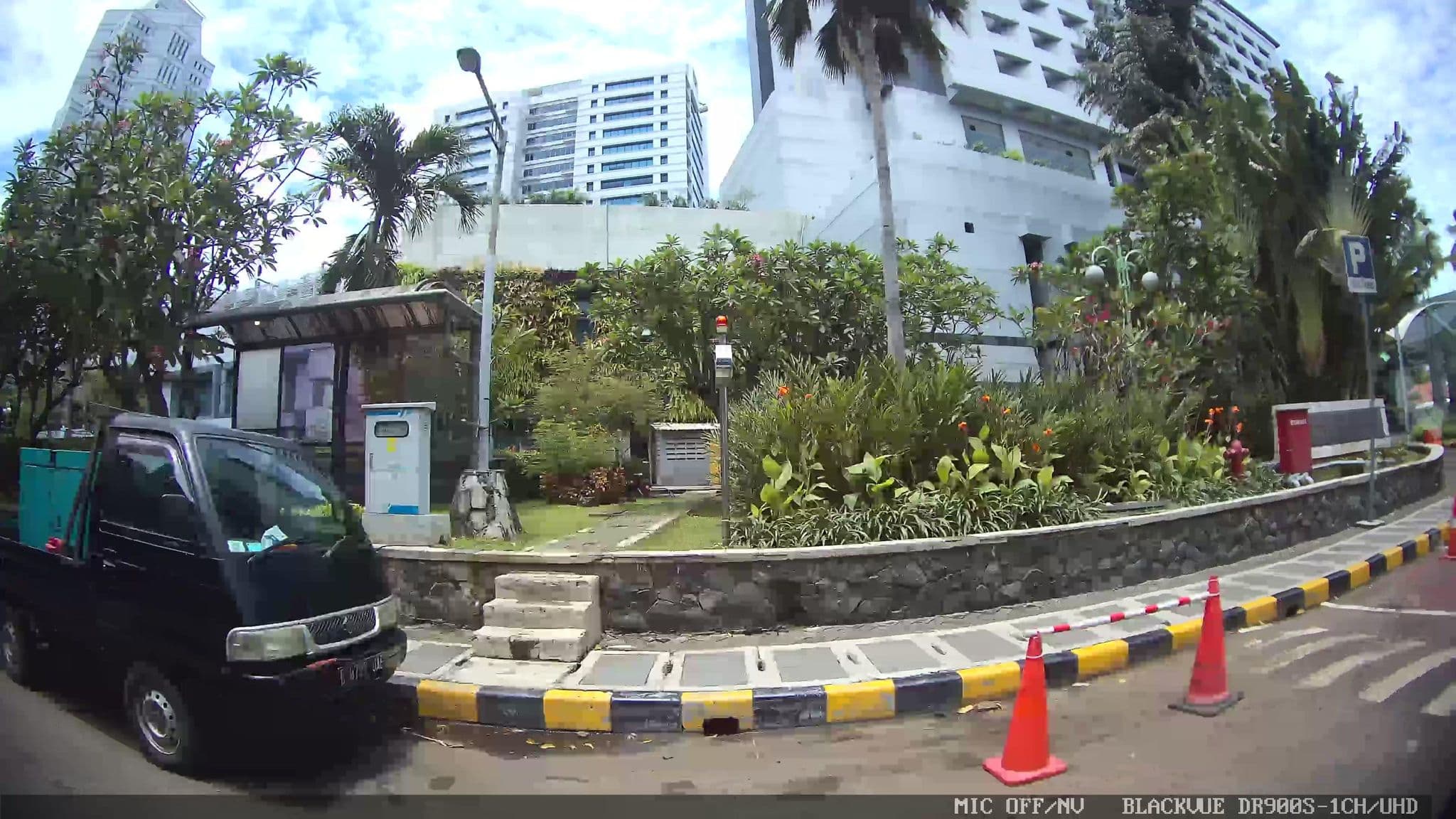 Street view near Bidakara Executive Club - Hotel Bidakara, Jakarta — © Kaart---LEFT (CC BY-SA · Mapillary)