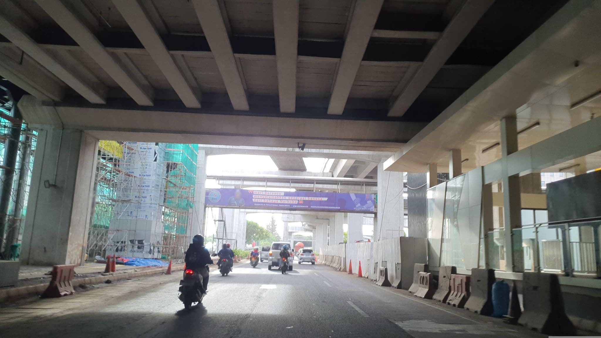 Street view near Taruna Jaya Hotel, Jakarta — © FotoPeta (CC BY-SA · Mapillary)