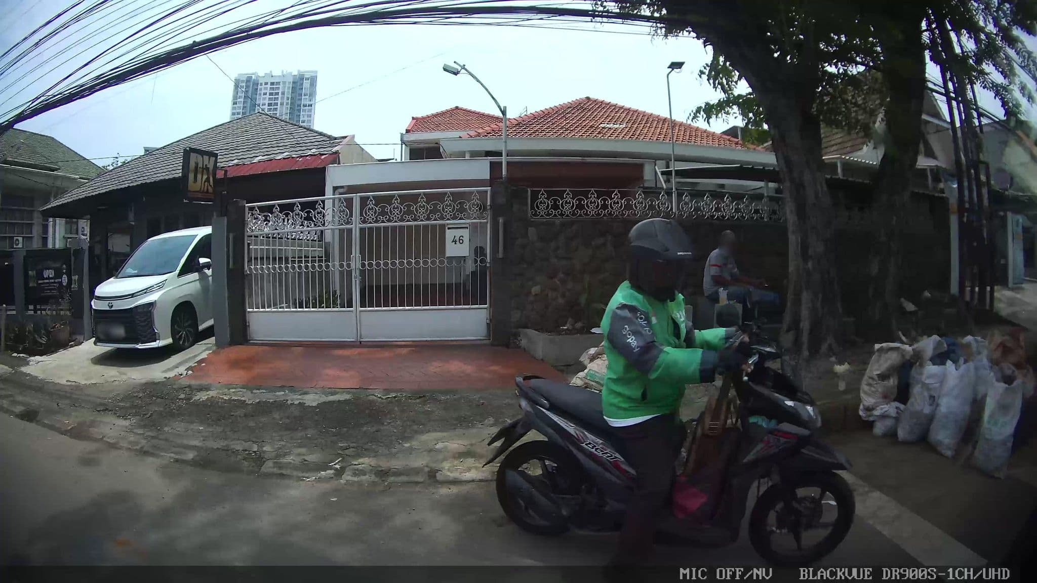 Street view near Park Hotel lt I rg Auditorium, Jakarta — © Kaart---LEFT (CC BY-SA · Mapillary)