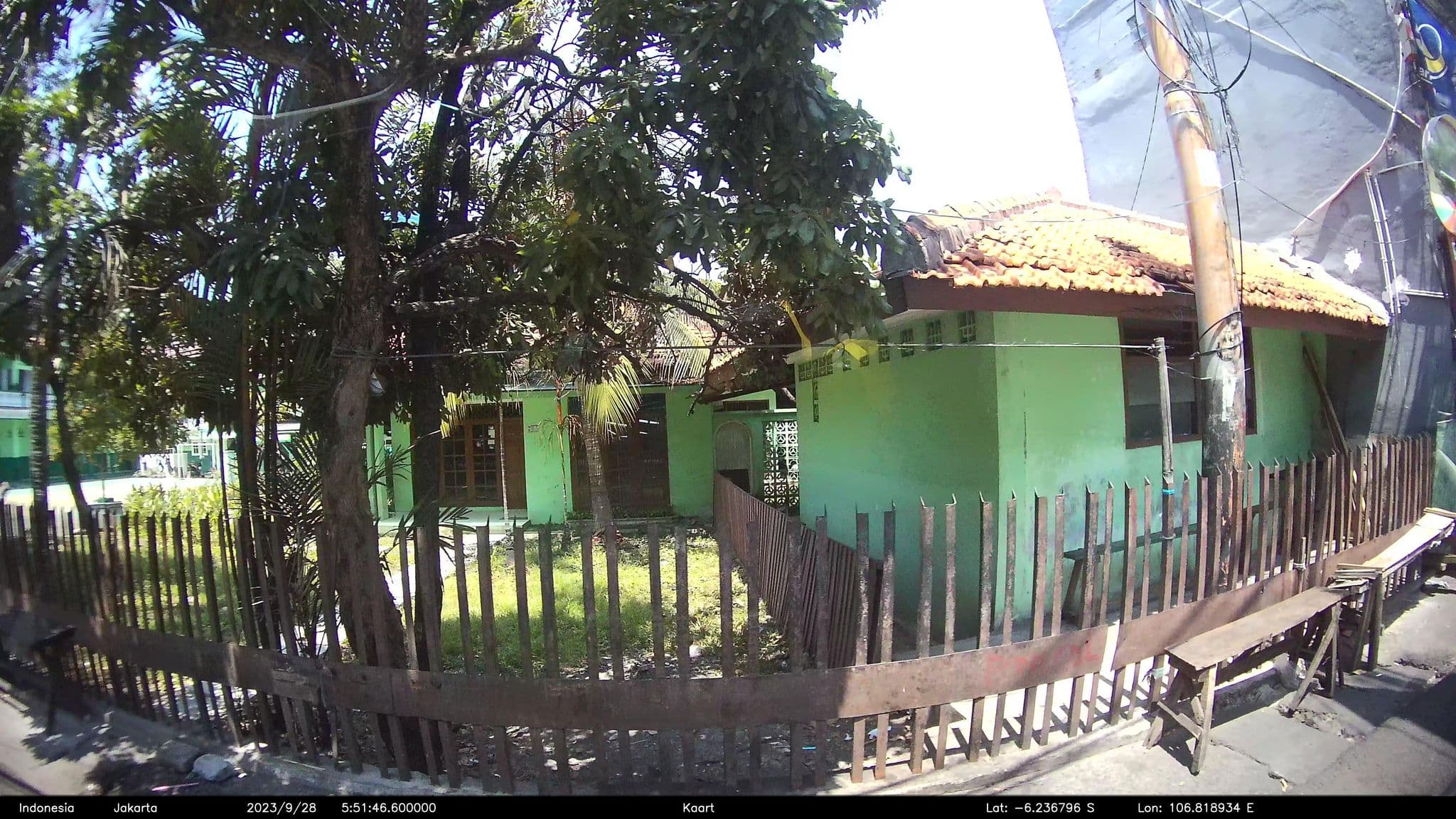 Street view near Hotel Kencana, Jakarta — © kaart_2 (CC BY-SA · Mapillary)