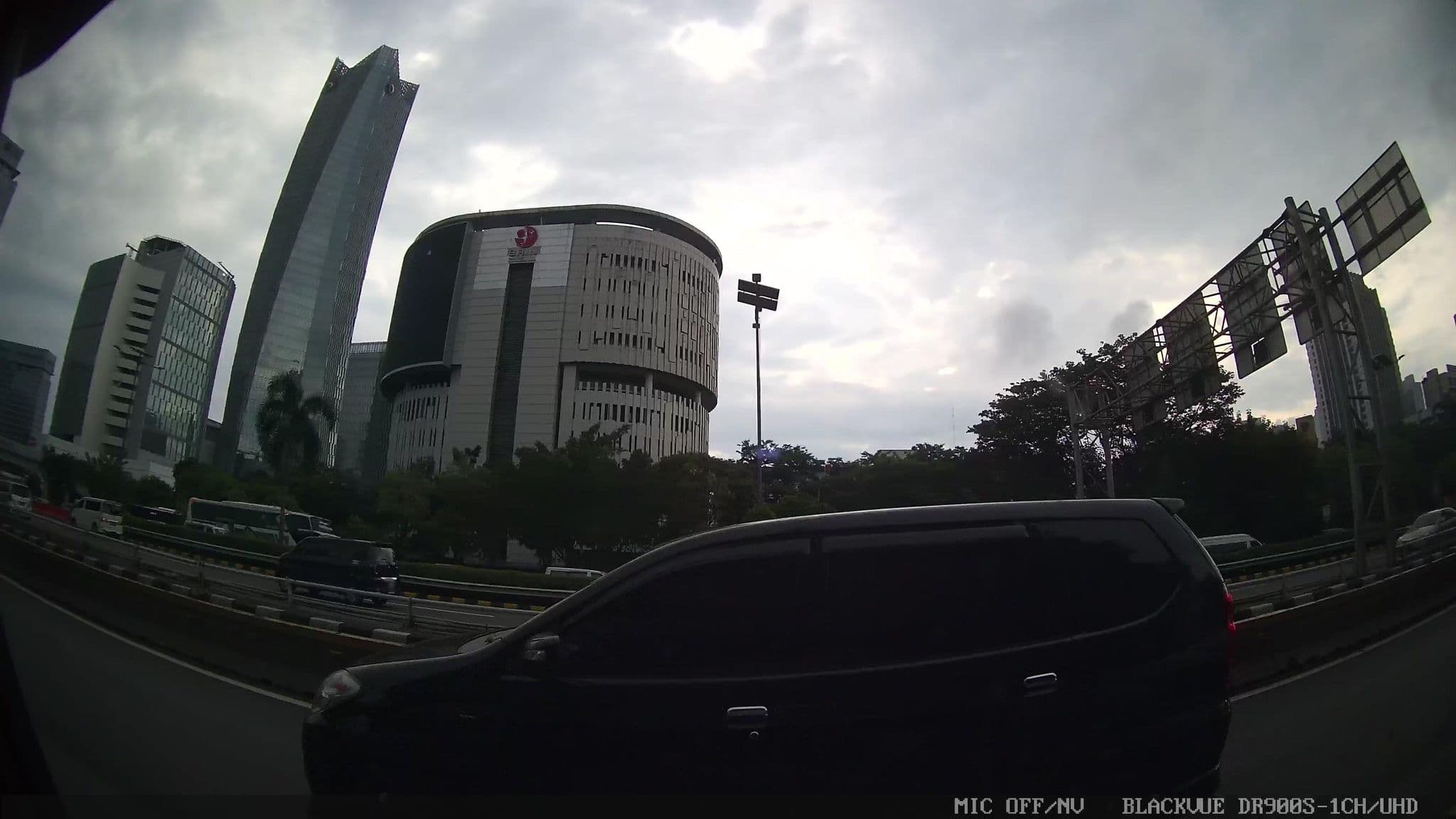 Street view near Hotel Kartika Chandra-Ballroom Kirana, Jakarta — © Kaart---RIGHT (CC BY-SA · Mapillary)