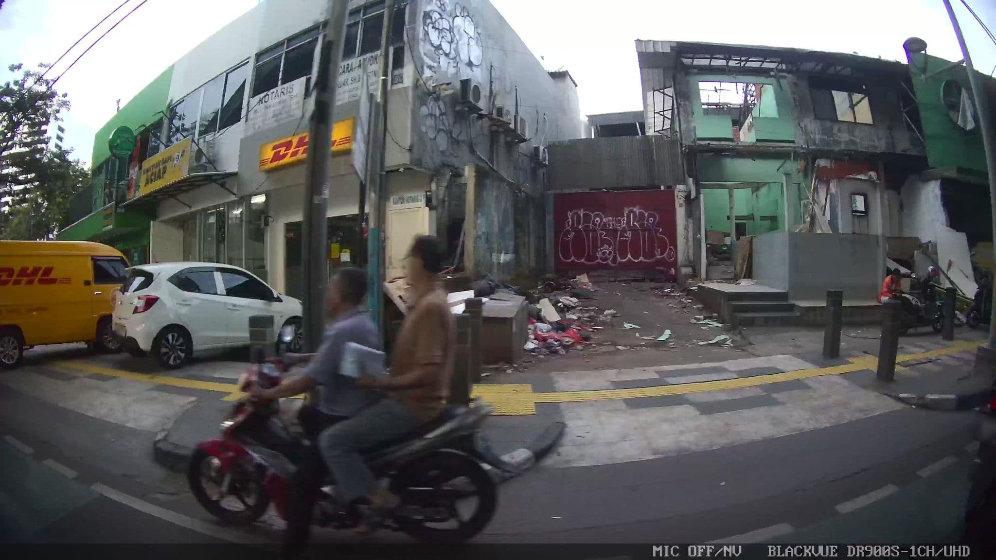 Street view near ZEN Premium Sampoerna Strategic Square, Jakarta — © Kaart---LEFT (CC BY-SA · Mapillary)
