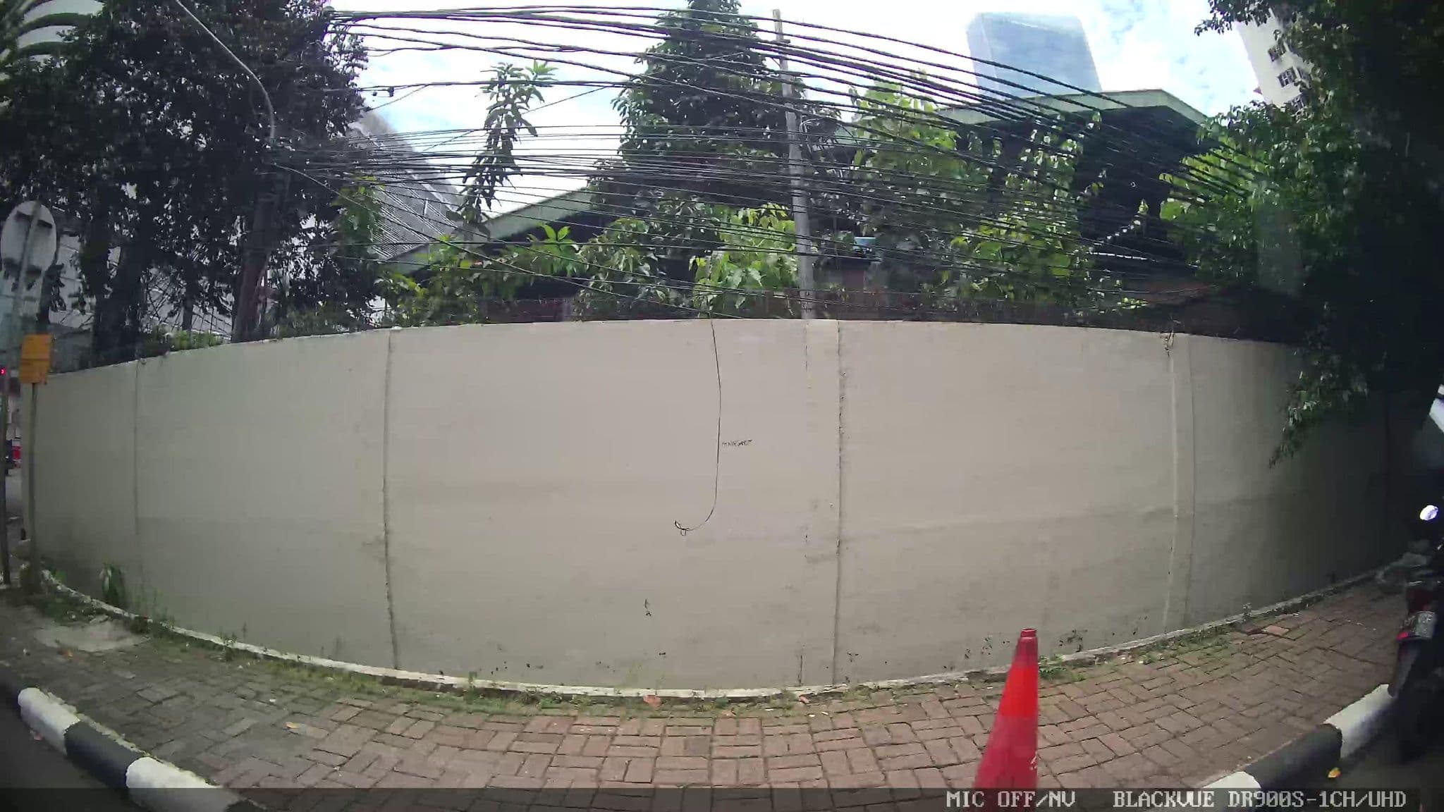 Street view near Room 03, 18th floor. Arya Duta Hotel, Jakarta — © Kaart---LEFT (CC BY-SA · Mapillary)