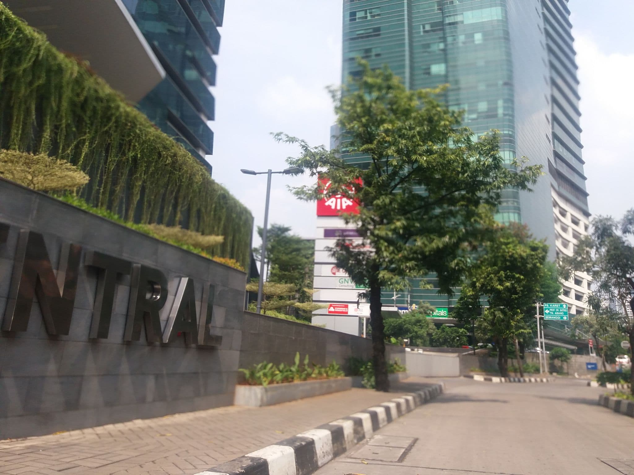 Street view near Hotel Aryaduta Semanggi, Jakarta — © derry (CC BY-SA · Mapillary)