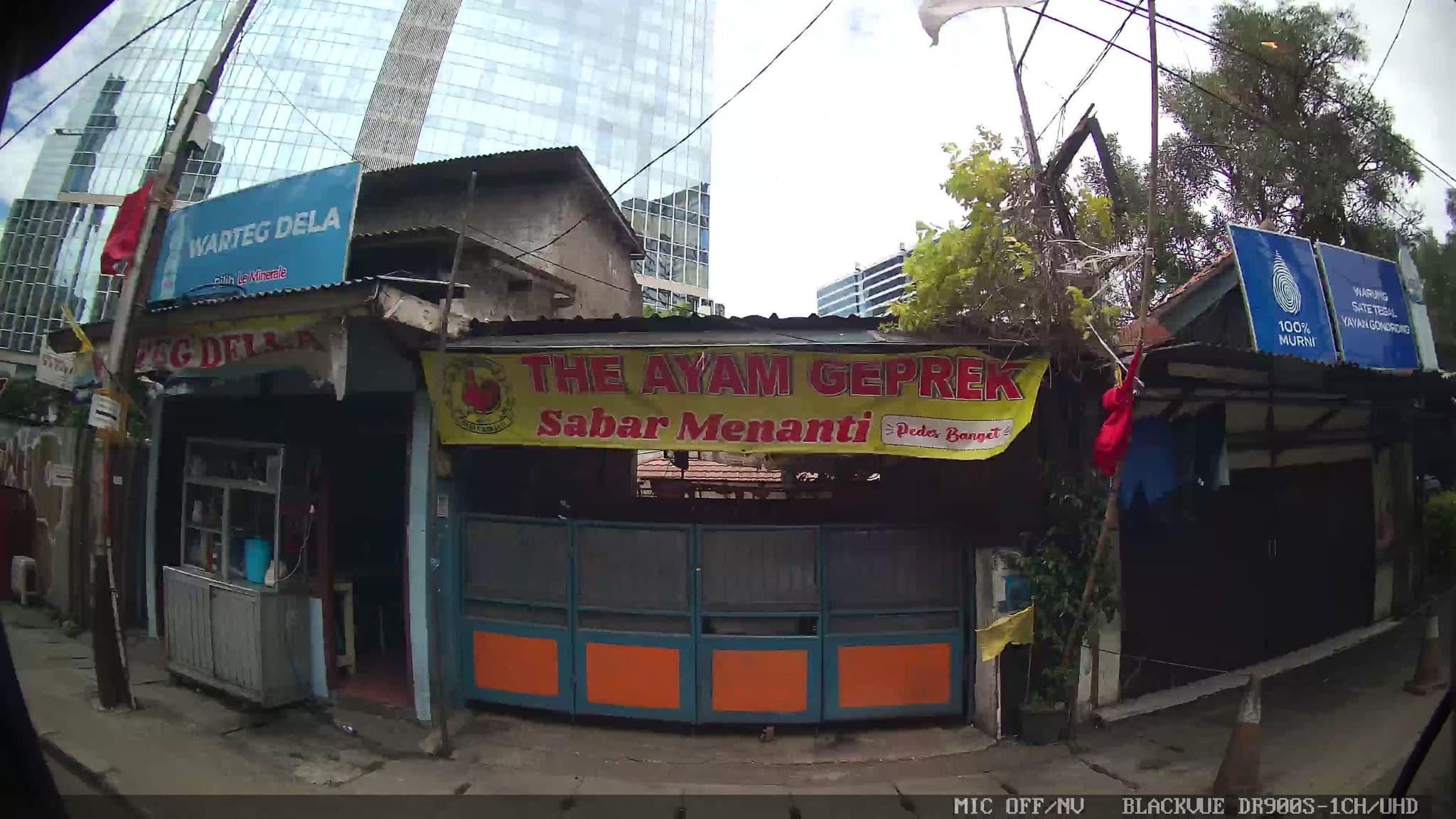 Street view near Home Inn Executive Residence, Jakarta — © Kaart---RIGHT (CC BY-SA · Mapillary)