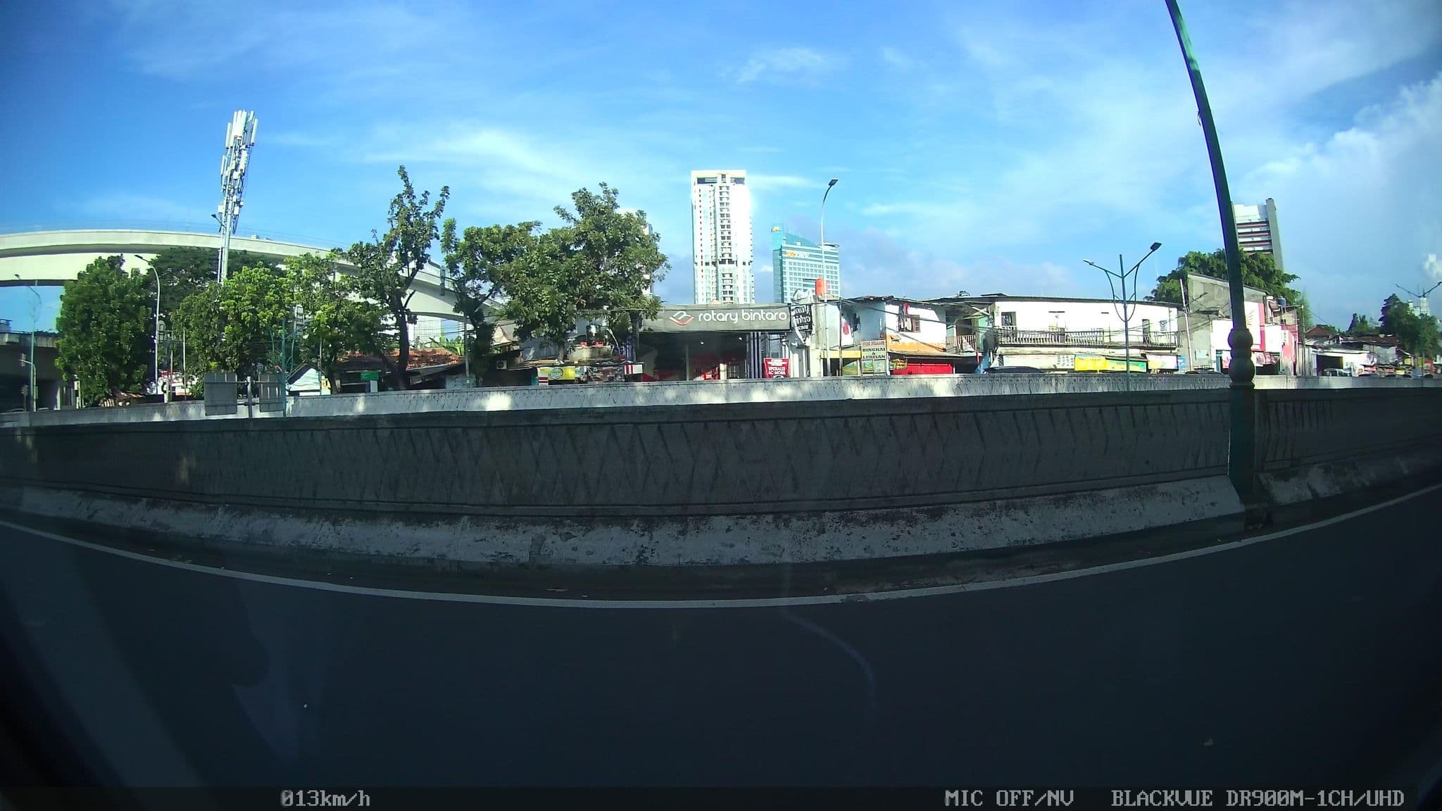 Street view near Papandayan hotel, Jakarta — © kaart_2 (CC BY-SA · Mapillary)