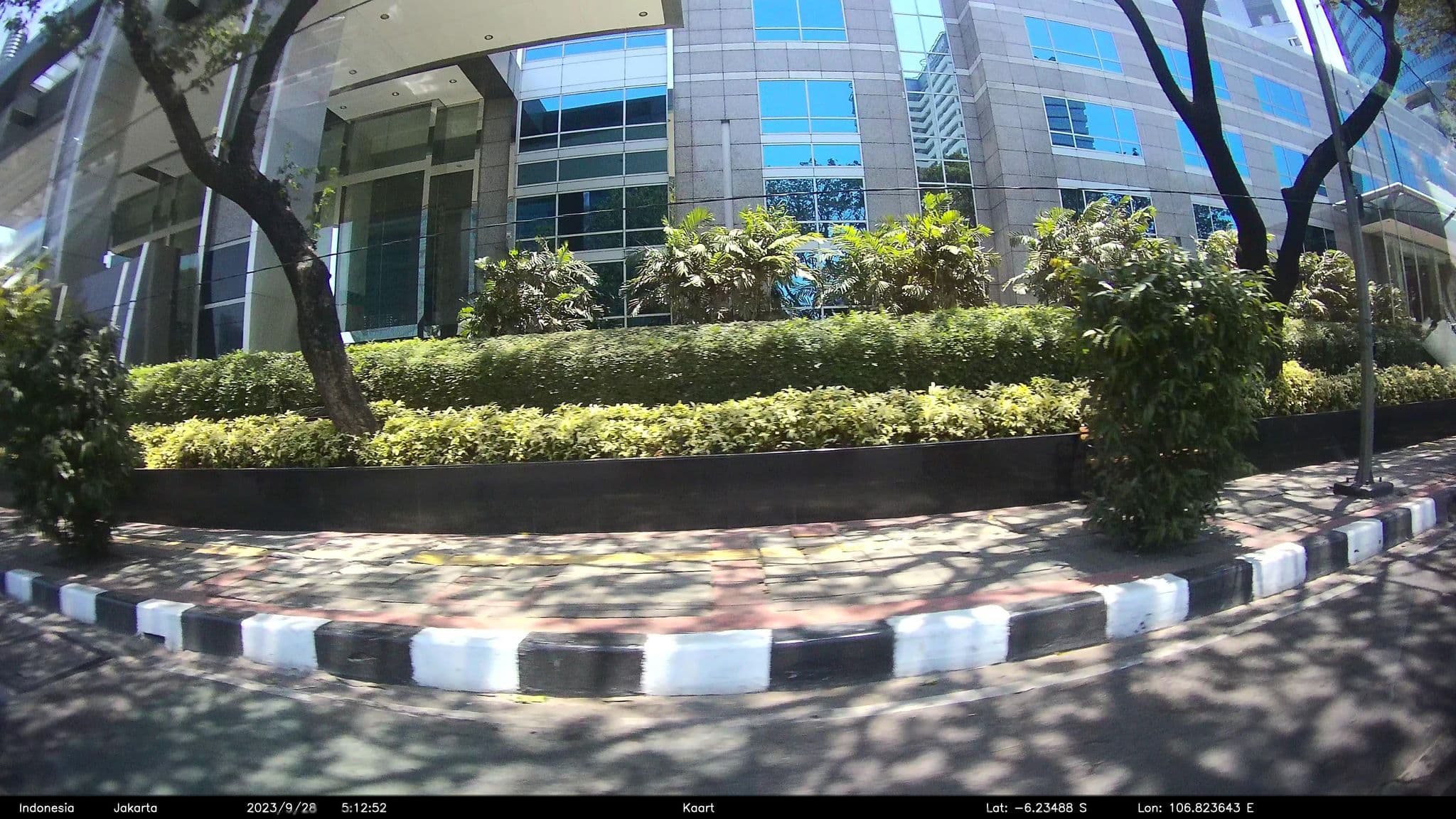 Street view near Masjid Jumatan Wisma Mulia, Jakarta — © kaart_2 (CC BY-SA · Mapillary)