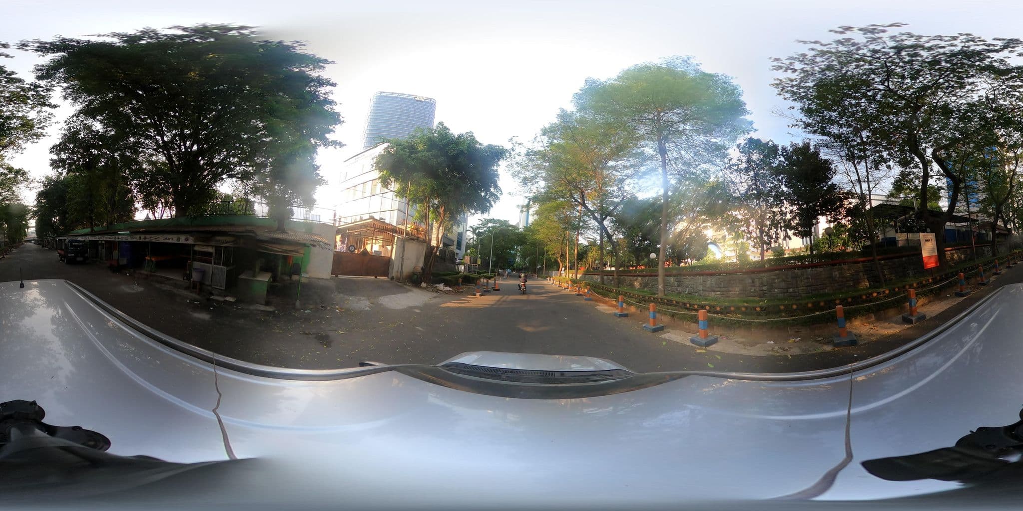 Street view near Ballroom Hotel Mulia, Jakarta — © kaart5 (CC BY-SA · Mapillary)