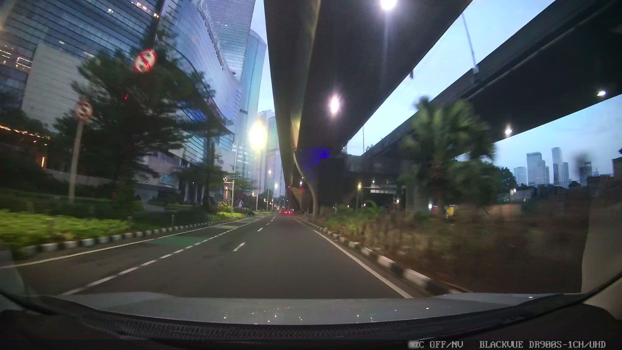 Street view near Somerset Grand Citra, Jakarta — © Kaart---FRONT (CC BY-SA · Mapillary)