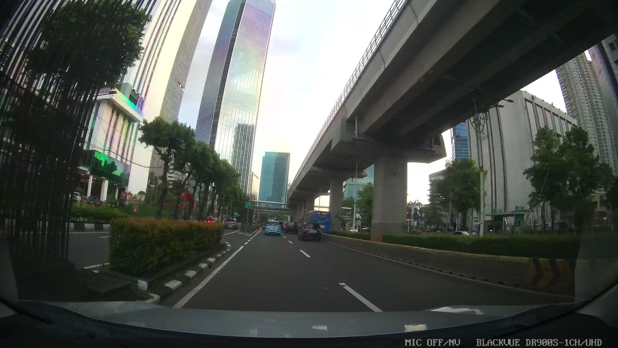 Street view near Reservation Office JS Luwansa Hotel, Jakarta — © Kaart---FRONT (CC BY-SA · Mapillary)