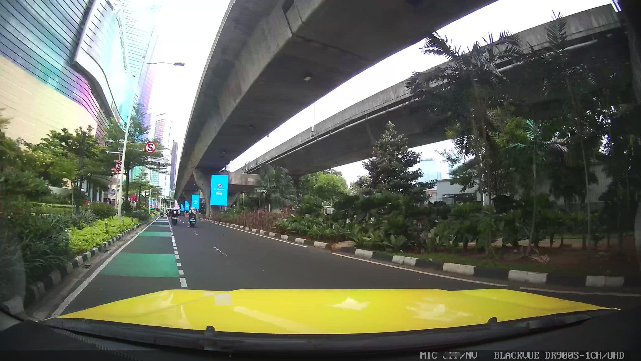 Street view near Ascott Kuningan Jakarta, Jakarta — © Kaart---FRONT (CC BY-SA · Mapillary)
