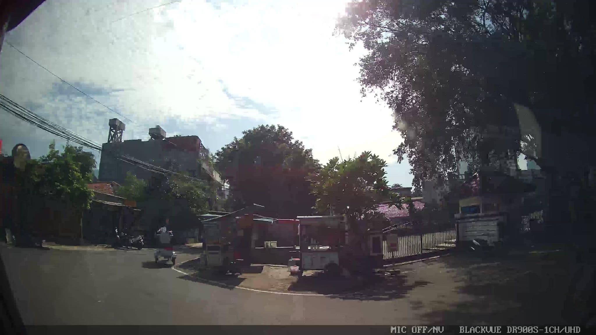 Street view near Cisarua Puncak Hotel Seruni2, Jakarta — © Kaart---RIGHT (CC BY-SA · Mapillary)
