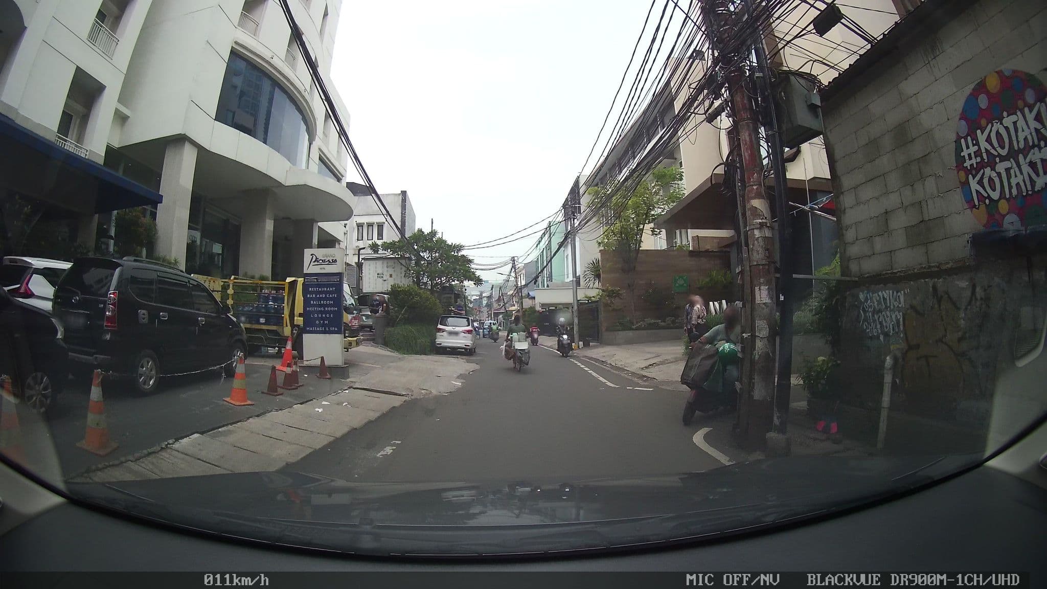 Street view near Molvcca Hotel, Jakarta — © kaart_1 (CC BY-SA · Mapillary)
