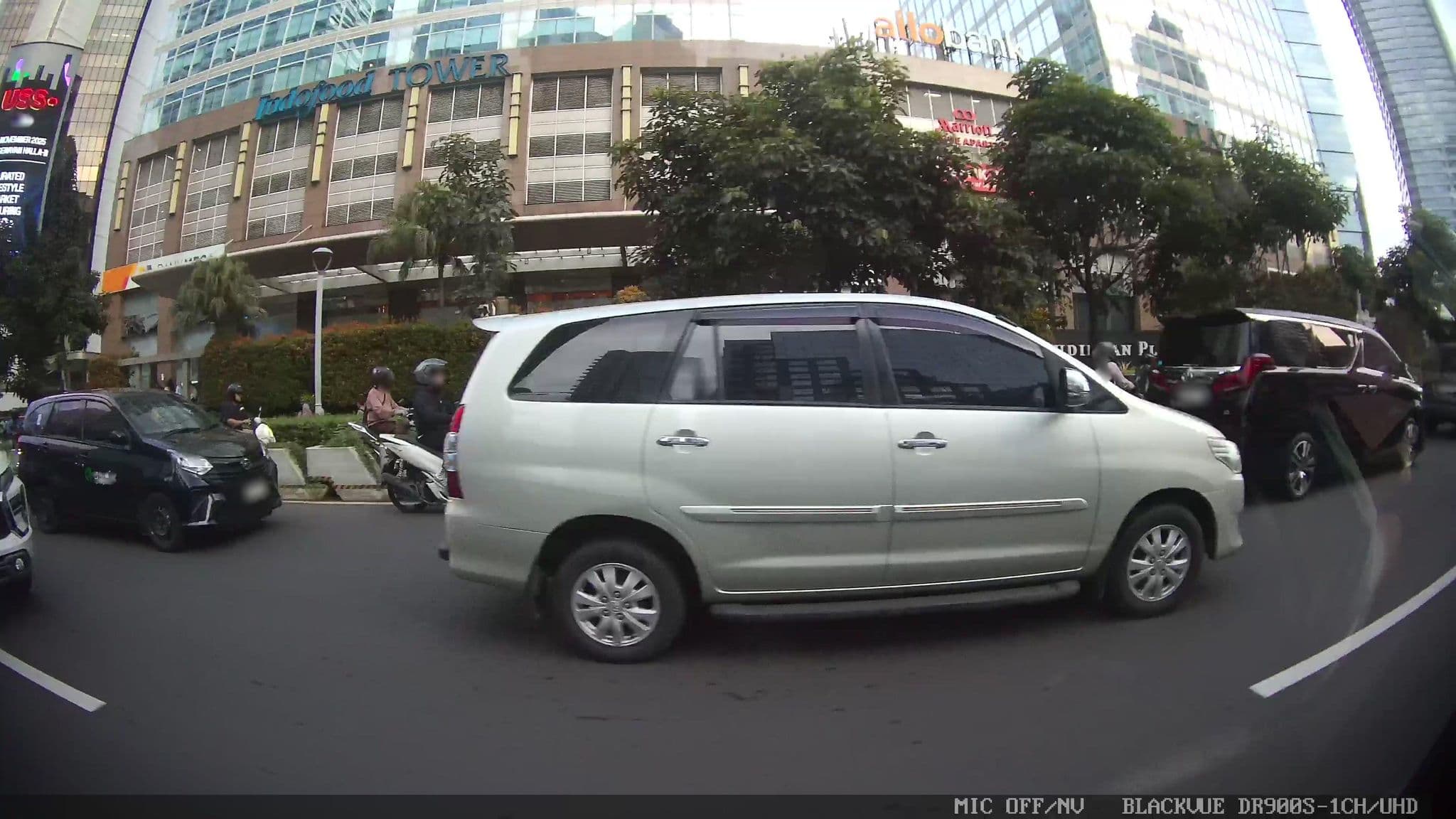 Street view near Mandarin Hotel, Jakarta — © Kaart---LEFT (CC BY-SA · Mapillary)