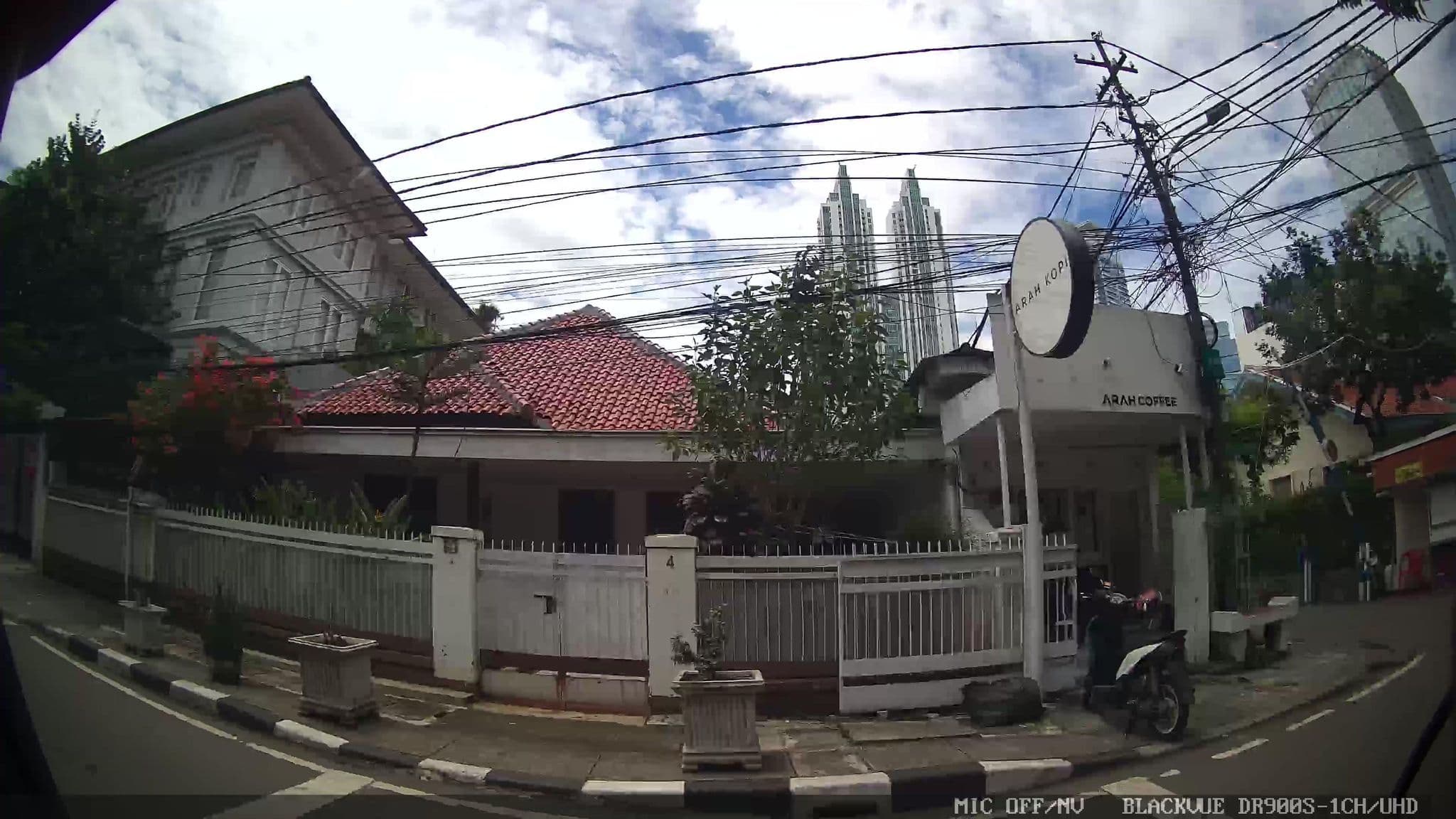Street view near Hotel Setia Budi, Jakarta — © Kaart---RIGHT (CC BY-SA · Mapillary)