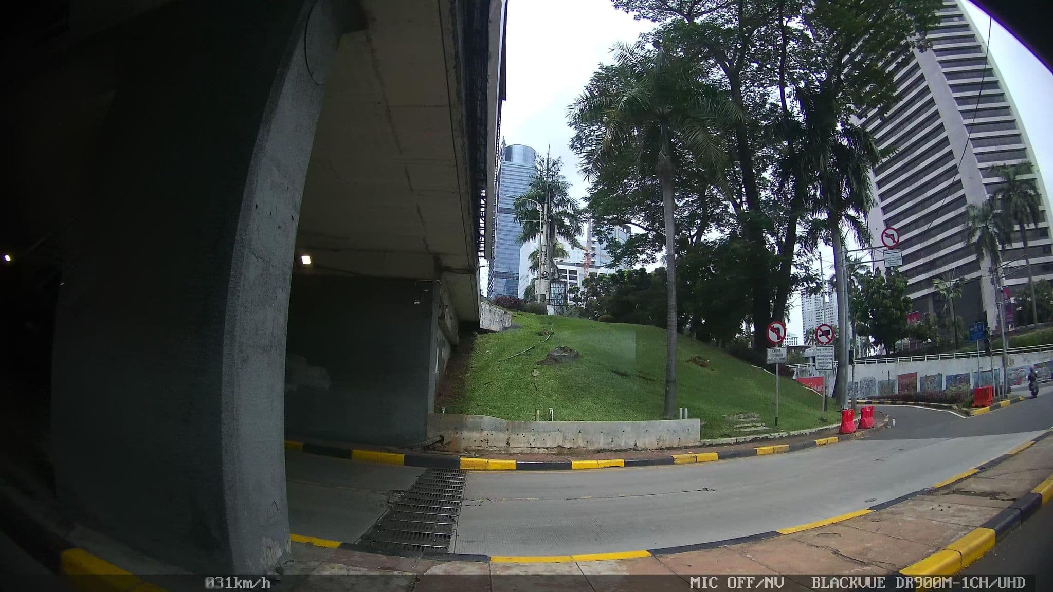 Street view near Crown Victoria Hotel, Jakarta — © kaart_1 (CC BY-SA · Mapillary)