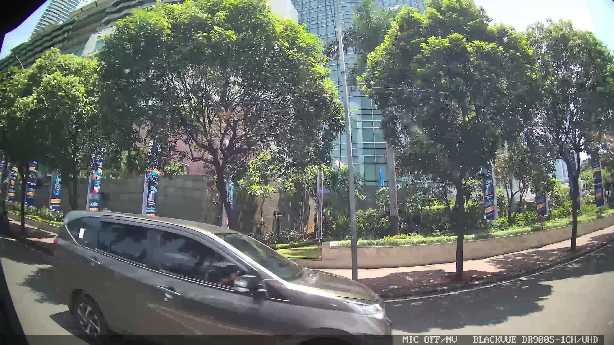 Street view near Hotel Singgasana Surabaya, Jakarta — © Kaart---RIGHT (CC BY-SA · Mapillary)