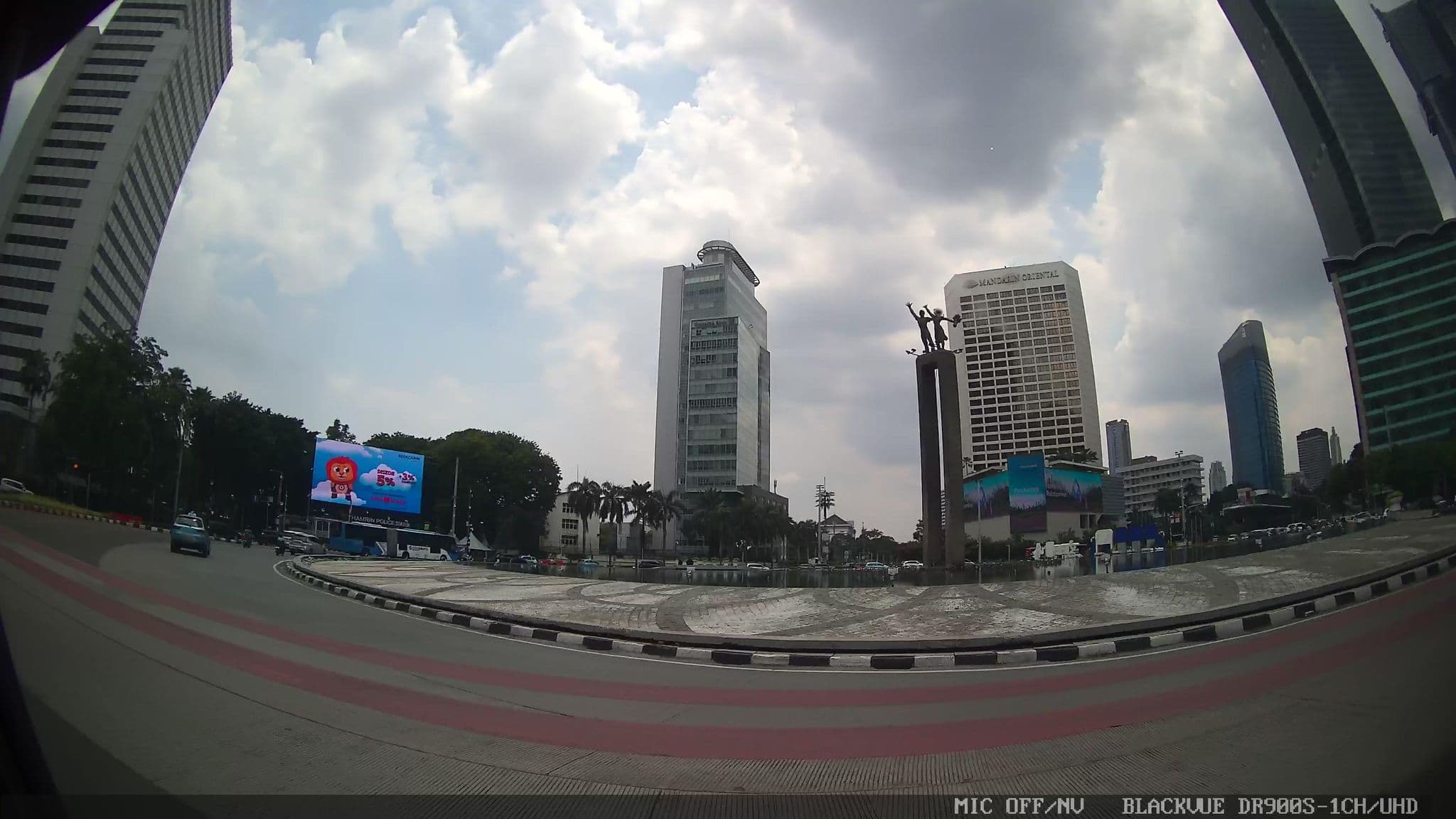 Street view near Room 1304, Jakarta — © Kaart---RIGHT (CC BY-SA · Mapillary)